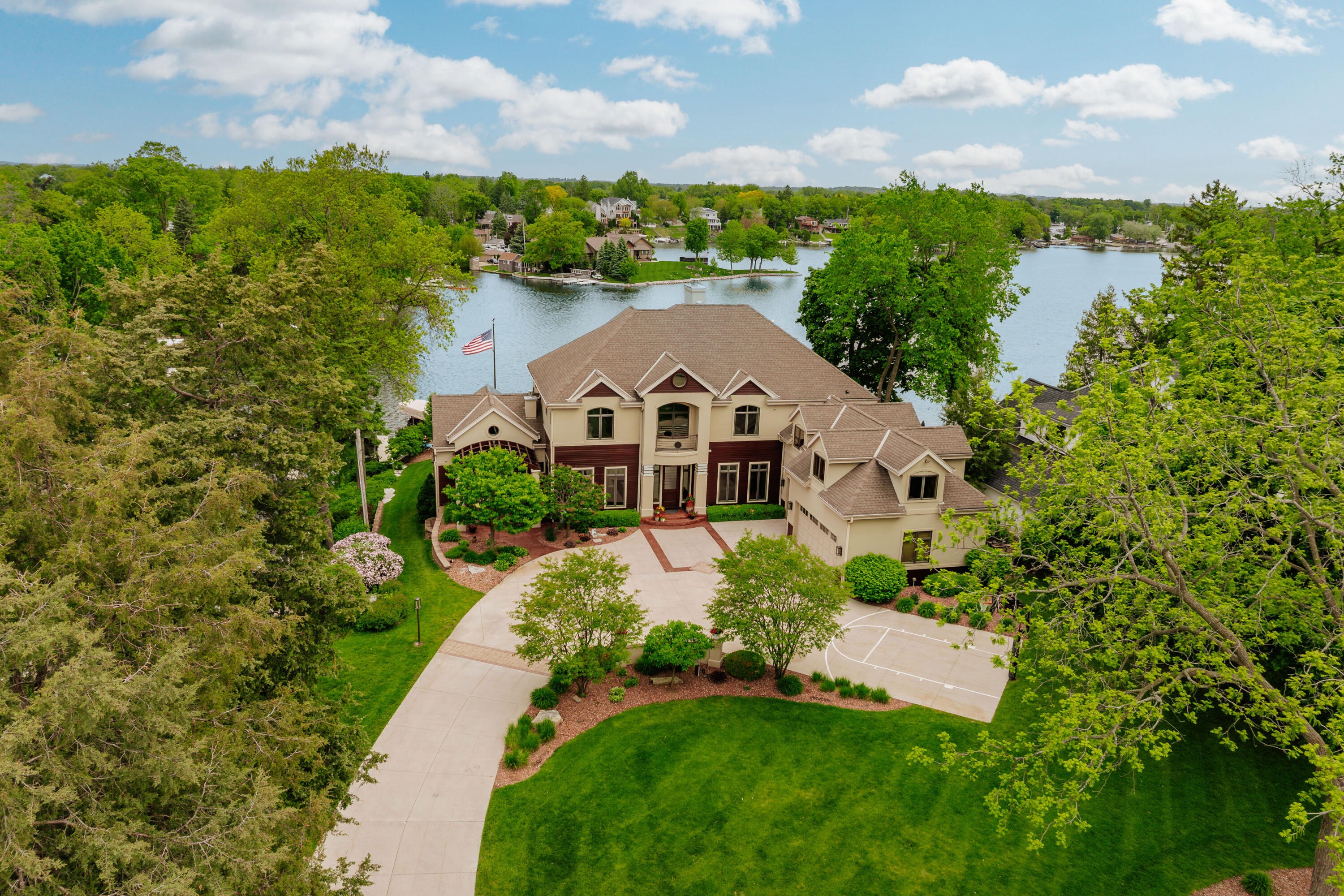 Wisconsin Lake Home for sale (MLS#: 1920005) at N49W35398  Wisconsin Ave, in Oconomowoc, Wisconsin. (14 of 96)