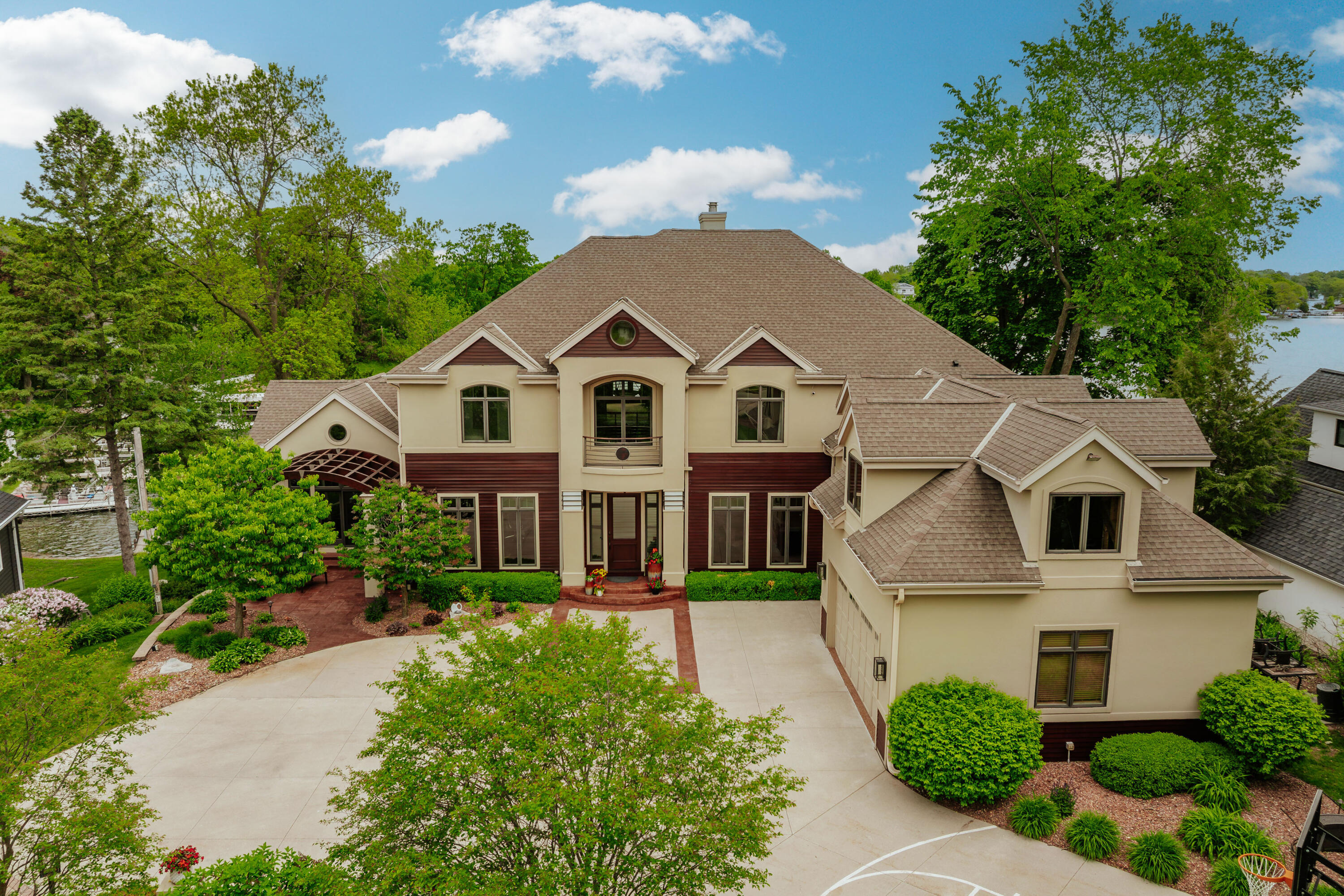 Wisconsin Lake Home for sale (MLS#: 1920005) at N49W35398  Wisconsin Ave, in Oconomowoc, Wisconsin. (15 of 96)