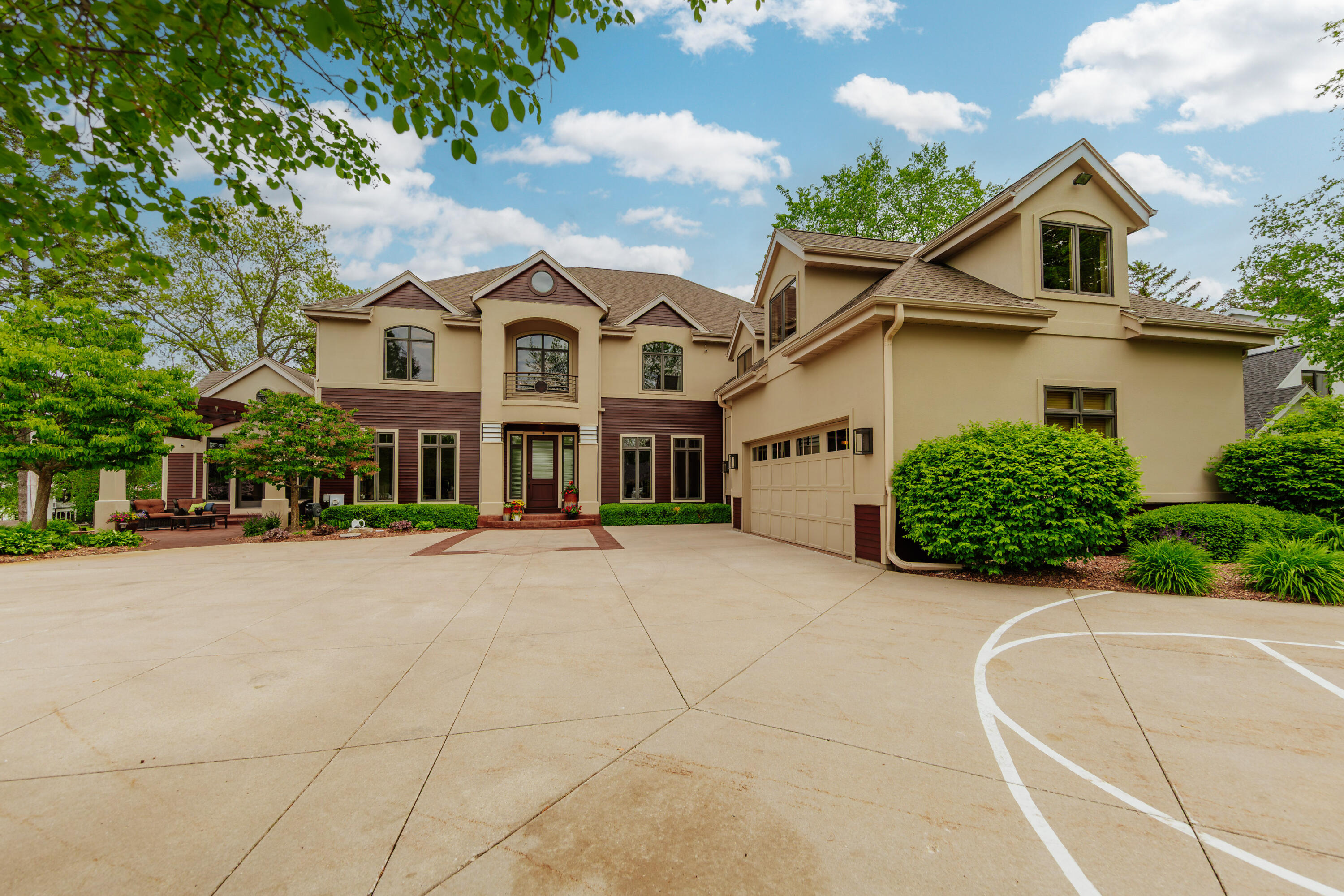 Wisconsin Lake Home for sale (MLS#: 1920005) at N49W35398  Wisconsin Ave, in Oconomowoc, Wisconsin. (17 of 96)
