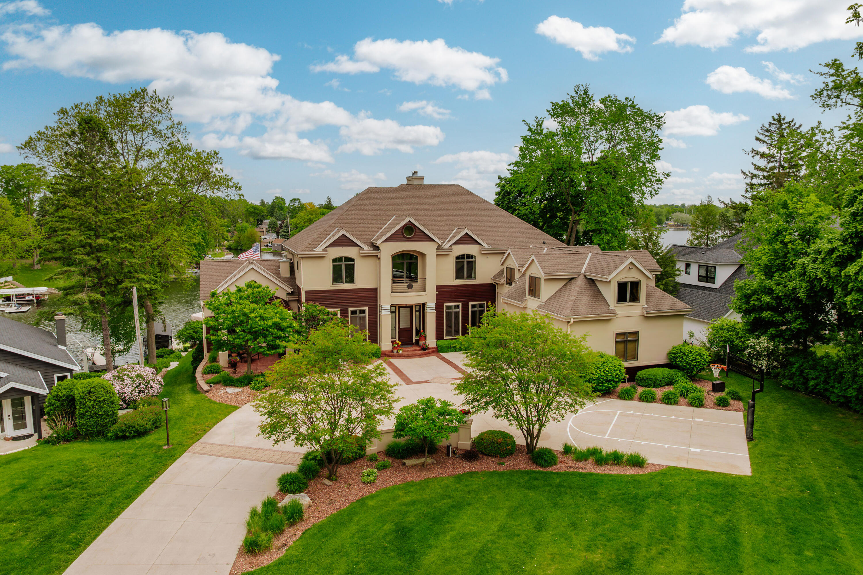 Wisconsin Lake Home for sale (MLS#: 1920005) at N49W35398  Wisconsin Ave, in Oconomowoc, Wisconsin. (18 of 96)