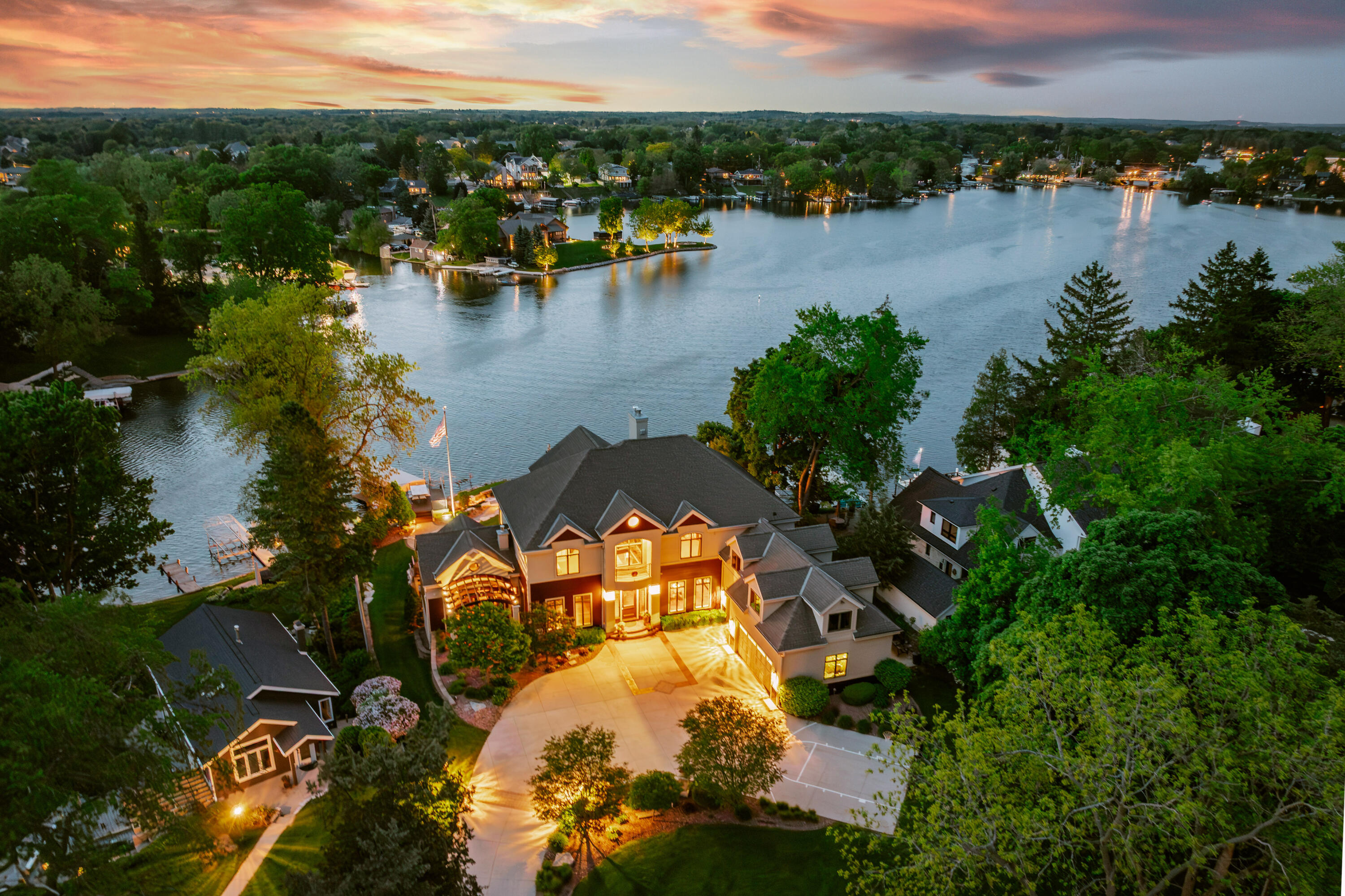 Wisconsin Lake Home for sale (MLS#: 1920005) at N49W35398  Wisconsin Ave, in Oconomowoc, Wisconsin. (19 of 96)