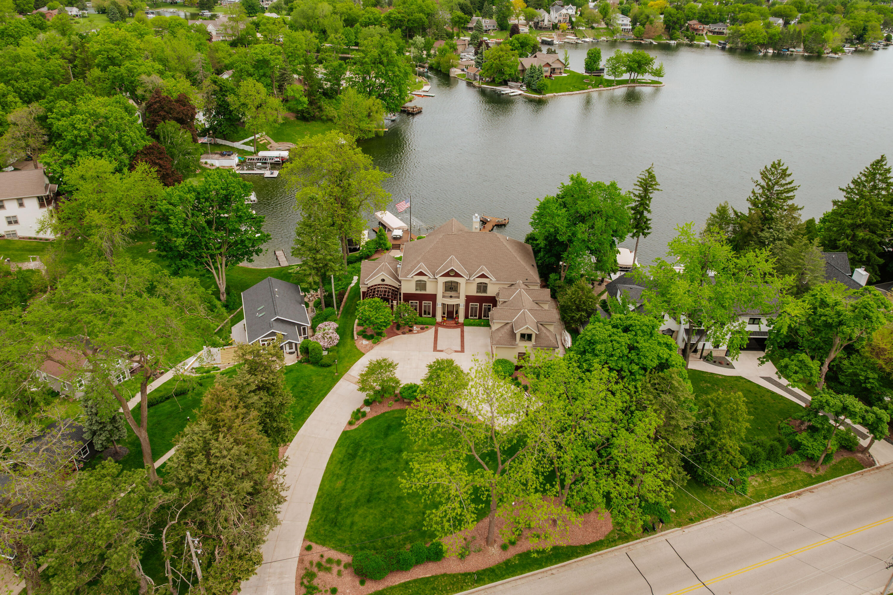 Wisconsin Lake Home for sale (MLS#: 1920005) at N49W35398  Wisconsin Ave, in Oconomowoc, Wisconsin. (24 of 96)