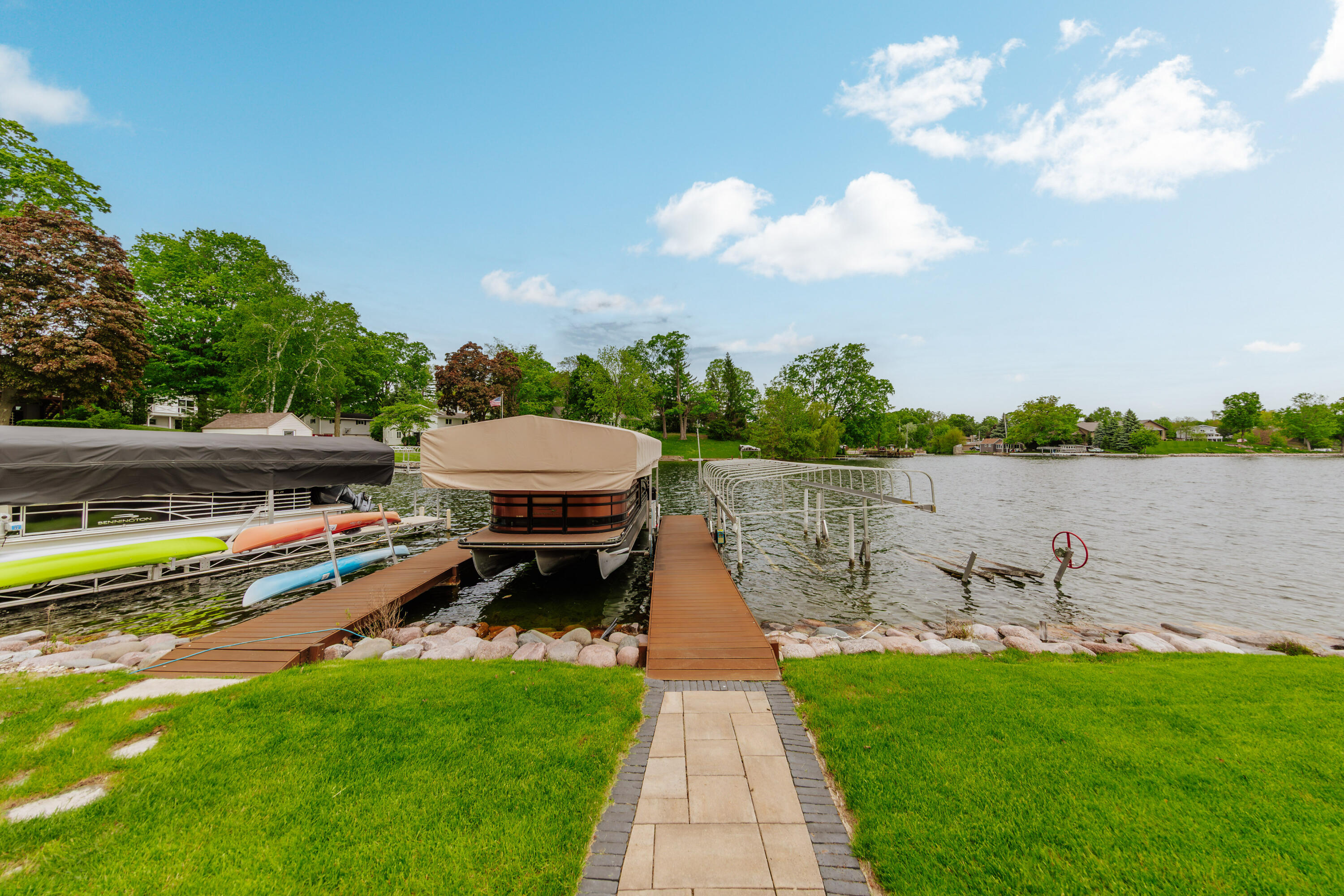 Wisconsin Lake Home for sale (MLS#: 1920005) at N49W35398  Wisconsin Ave, in Oconomowoc, Wisconsin. (39 of 96)