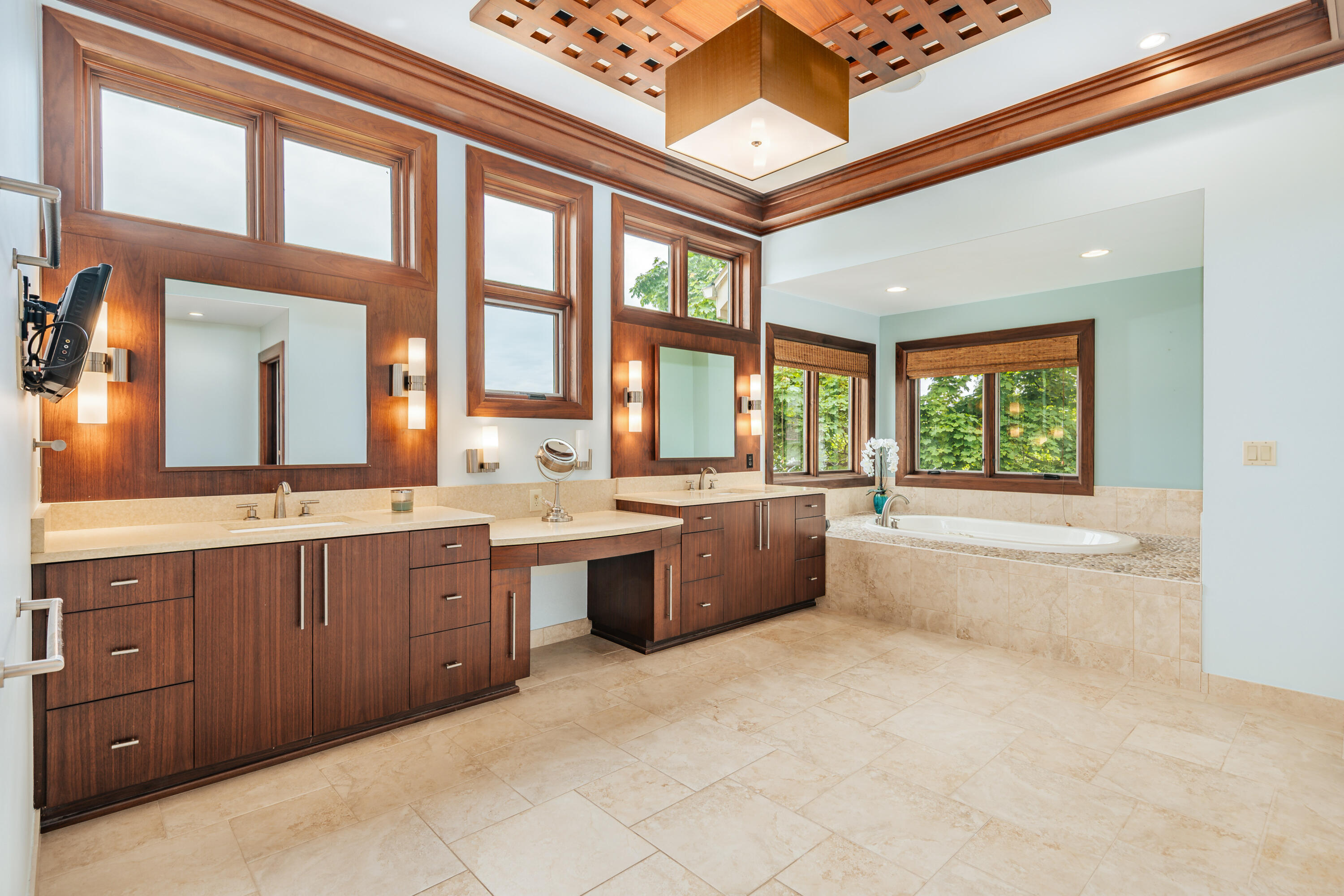 Wisconsin Lake Home for sale (MLS#: 1920005) at N49W35398  Wisconsin Ave, in Oconomowoc, Wisconsin. (76 of 96)