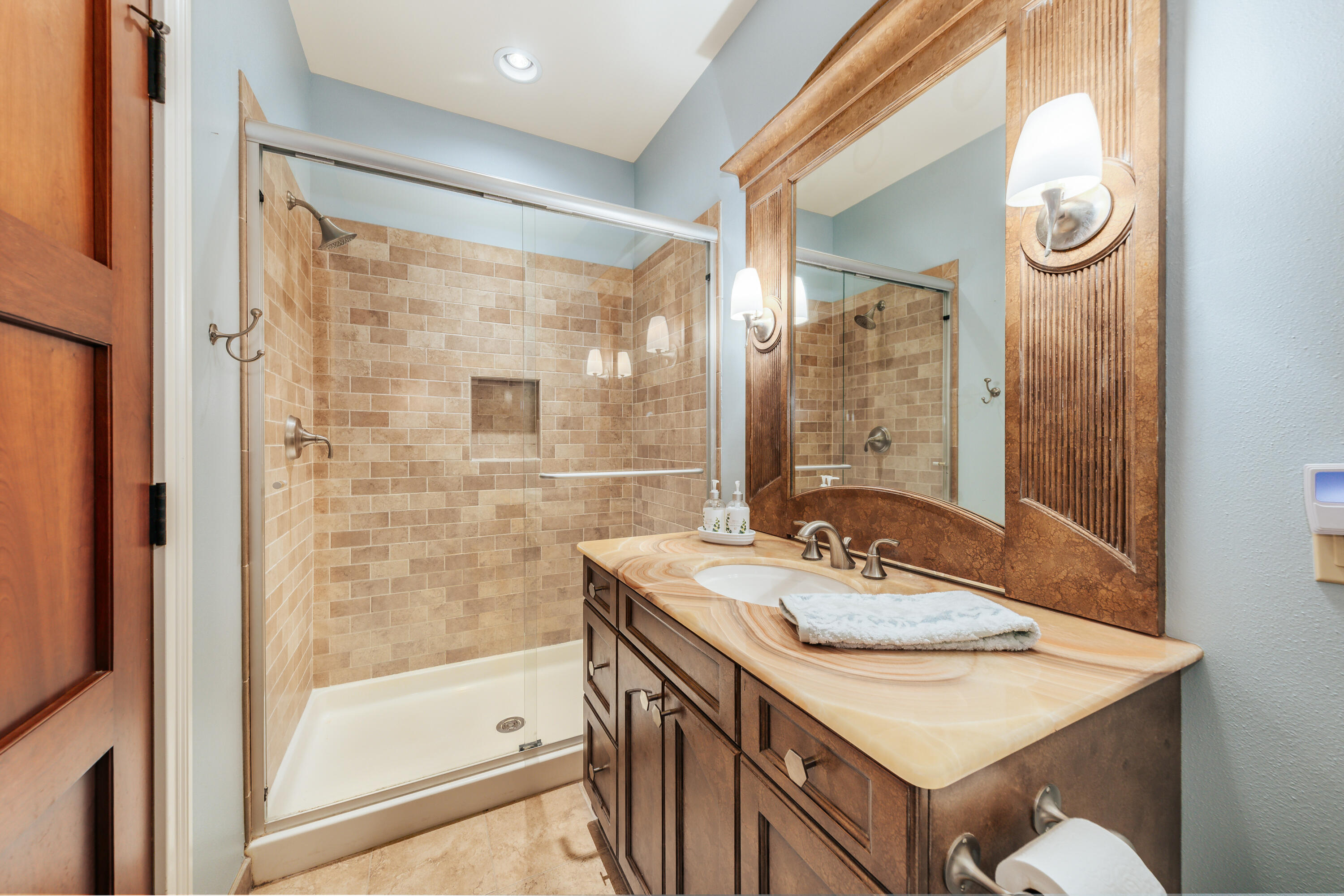 Wisconsin Lake Home for sale (MLS#: 1920005) at N49W35398  Wisconsin Ave, in Oconomowoc, Wisconsin. (83 of 96)