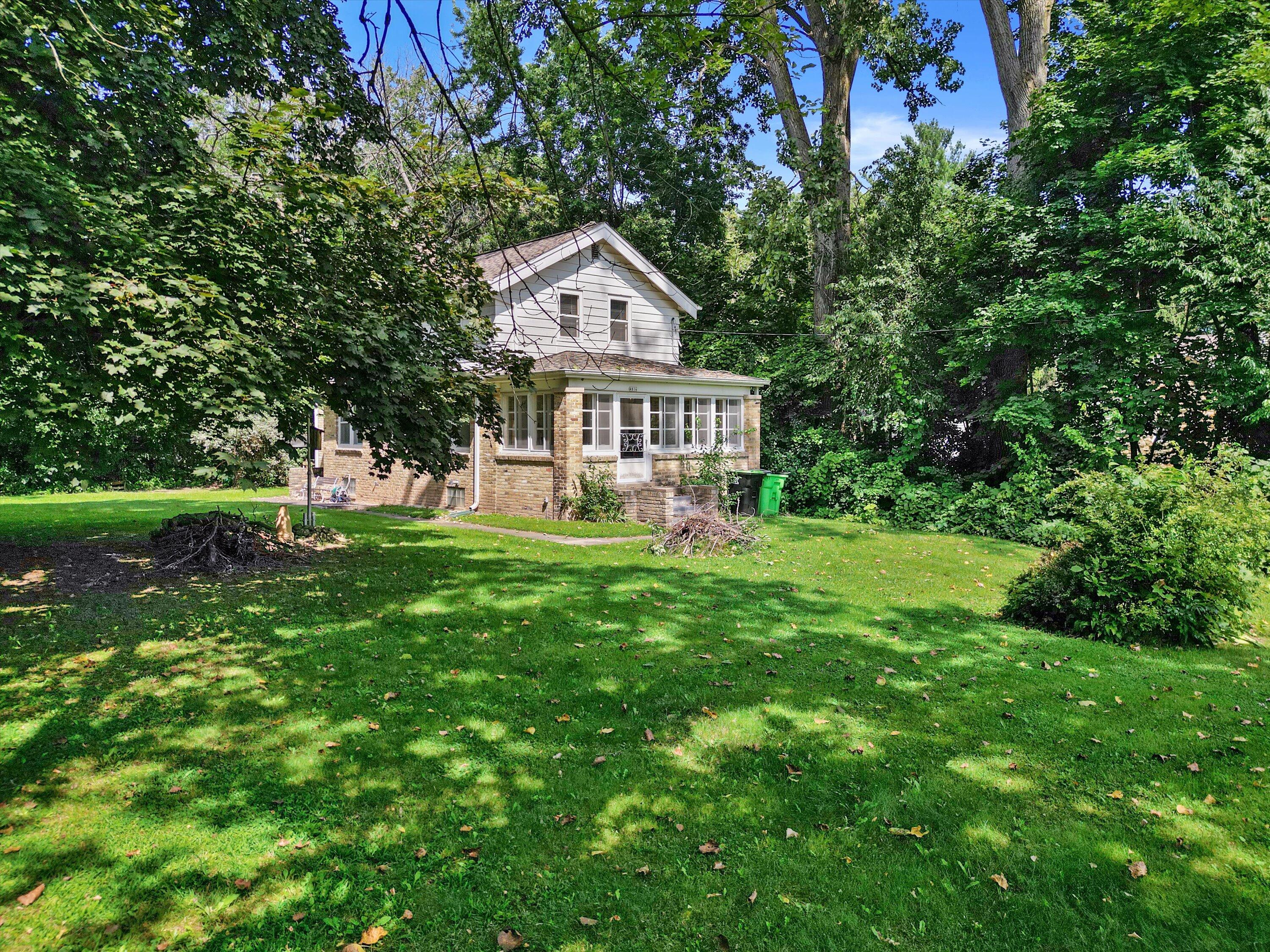 Wisconsin Lake Home for sale (MLS#: 1920034) at 4816  Riverside Rd, in Waterford, Wisconsin. (9 of 11)