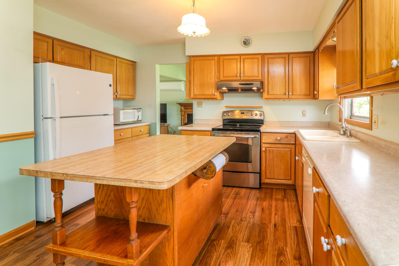 Wisconsin Lake Home for sale (MLS#: 1920122) at 717 N Water St, in Watertown, Wisconsin. (15 of 51)
