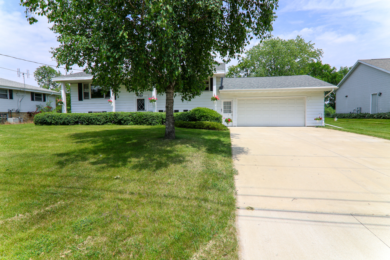 Wisconsin Lake Home for sale (MLS#: 1920122) at 717 N Water St, in Watertown, Wisconsin. (32 of 51)