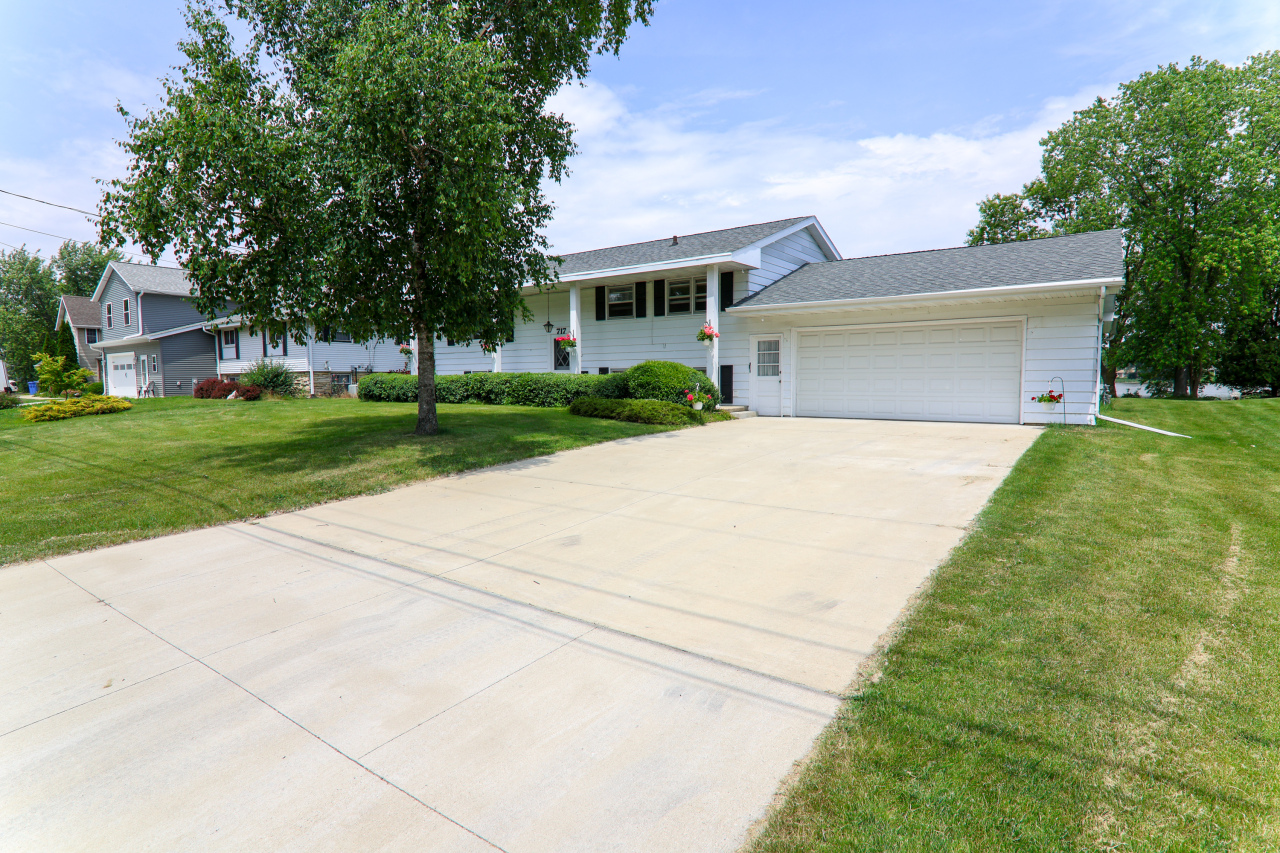 Wisconsin Lake Home for sale (MLS#: 1920122) at 717 N Water St, in Watertown, Wisconsin. (33 of 51)