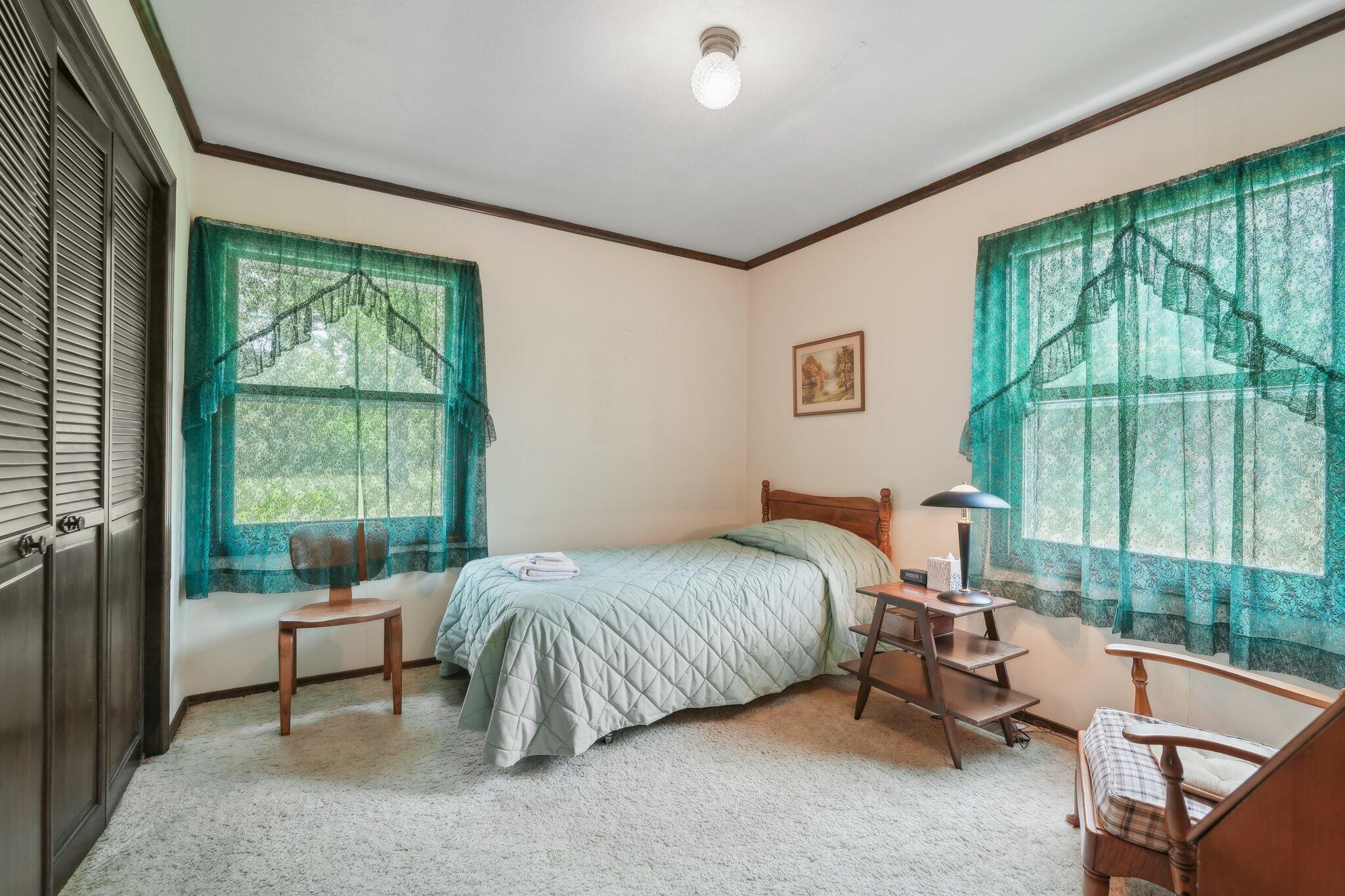 Wisconsin Lake Home for sale (MLS#: 1920178) at 954 N Dousman Rd, in Summit, Wisconsin. (13 of 77)