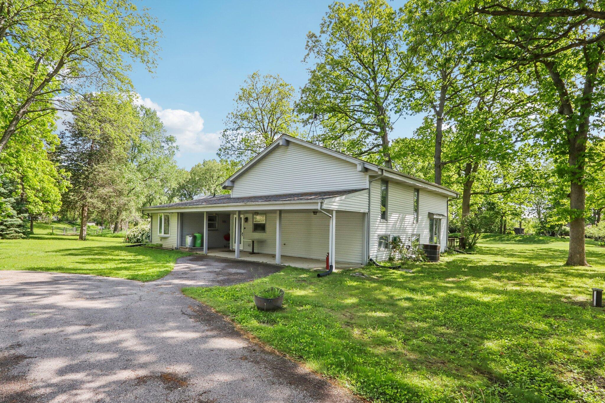 Wisconsin Lake Home for sale (MLS#: 1920178) at 954 N Dousman Rd, in Summit, Wisconsin. (42 of 77)