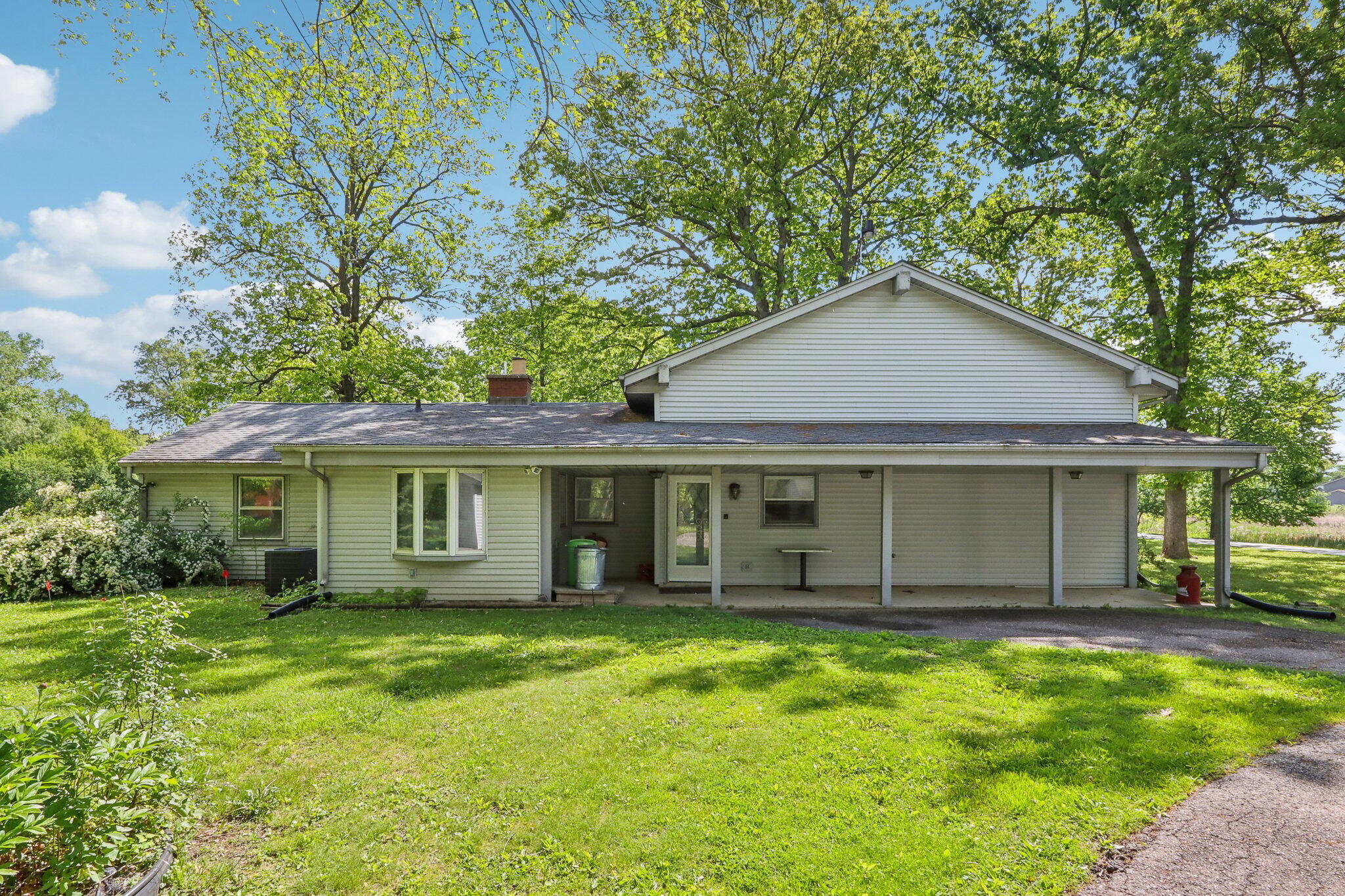 Wisconsin Lake Home for sale (MLS#: 1920178) at 954 N Dousman Rd, in Summit, Wisconsin. (43 of 77)