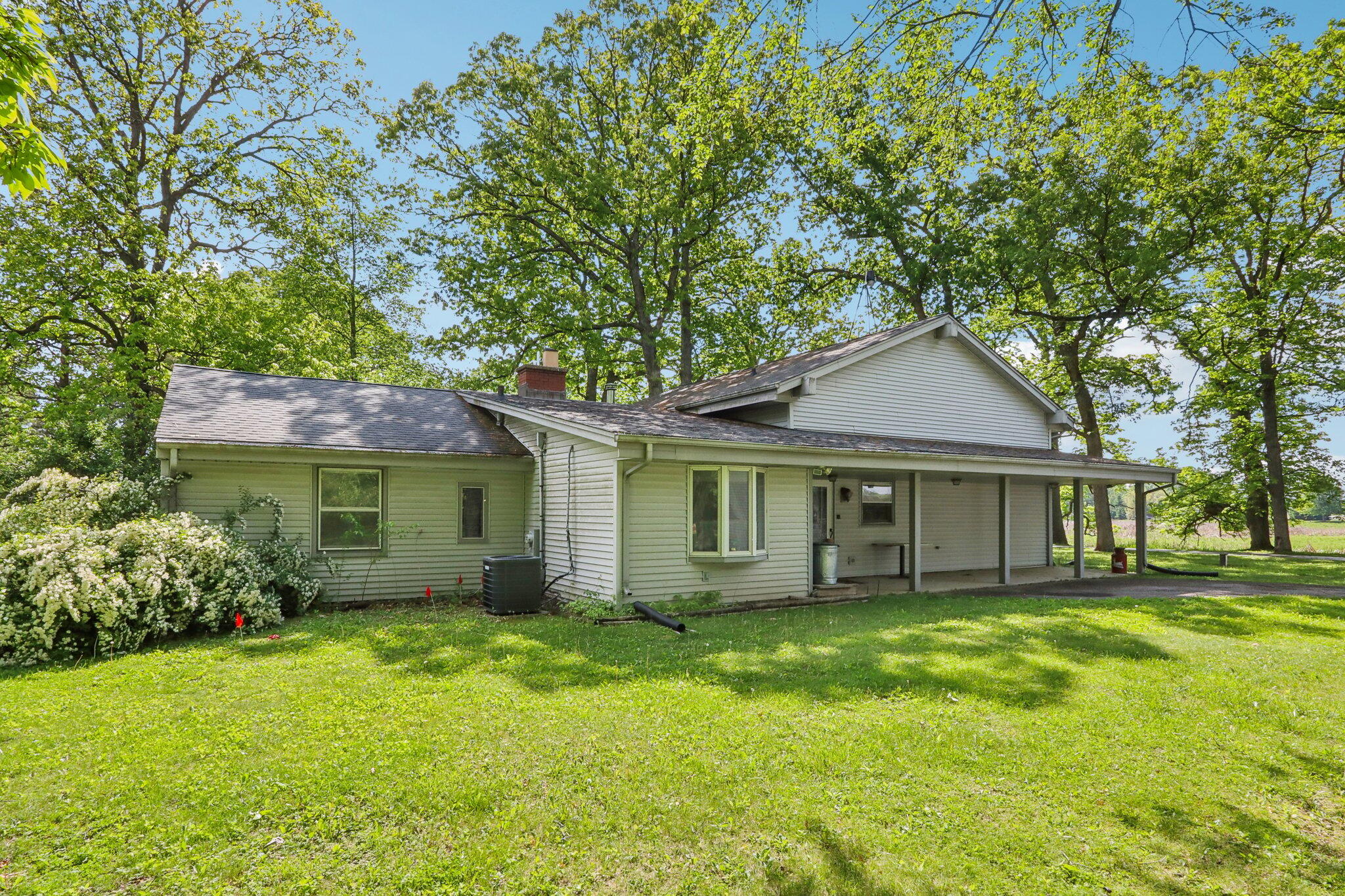 Wisconsin Lake Home for sale (MLS#: 1920178) at 954 N Dousman Rd, in Summit, Wisconsin. (44 of 77)
