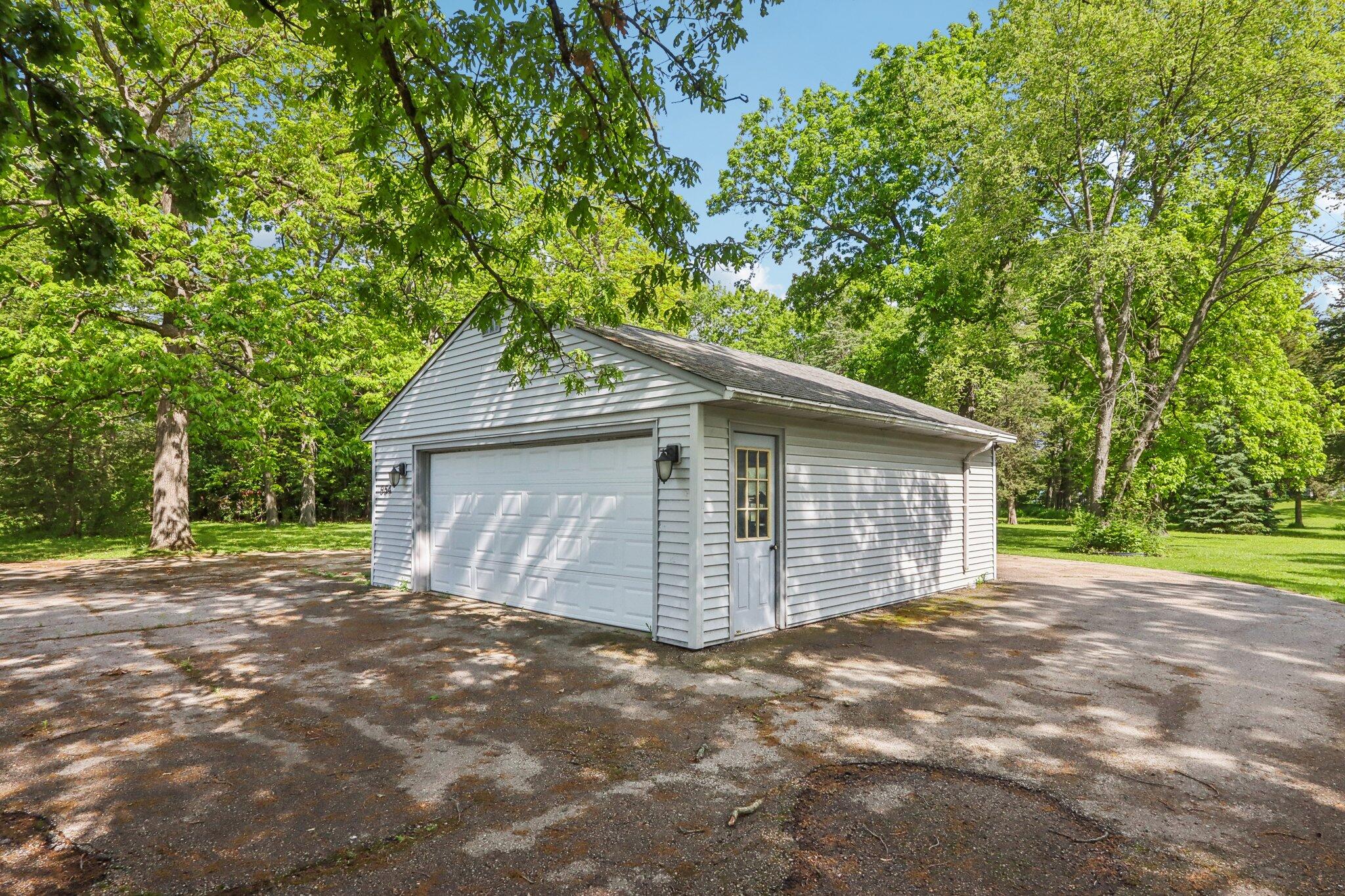 Wisconsin Lake Home for sale (MLS#: 1920178) at 954 N Dousman Rd, in Summit, Wisconsin. (45 of 77)