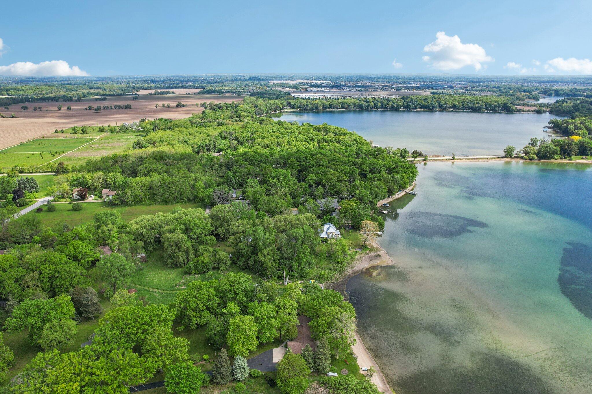 Wisconsin Lake Home for sale (MLS#: 1920178) at 954 N Dousman Rd, in Summit, Wisconsin. (61 of 77)