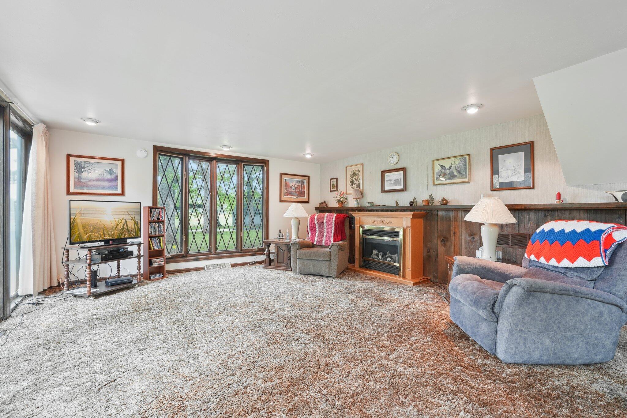Wisconsin Lake Home for sale (MLS#: 1920178) at 954 N Dousman Rd, in Summit, Wisconsin. (8 of 77)