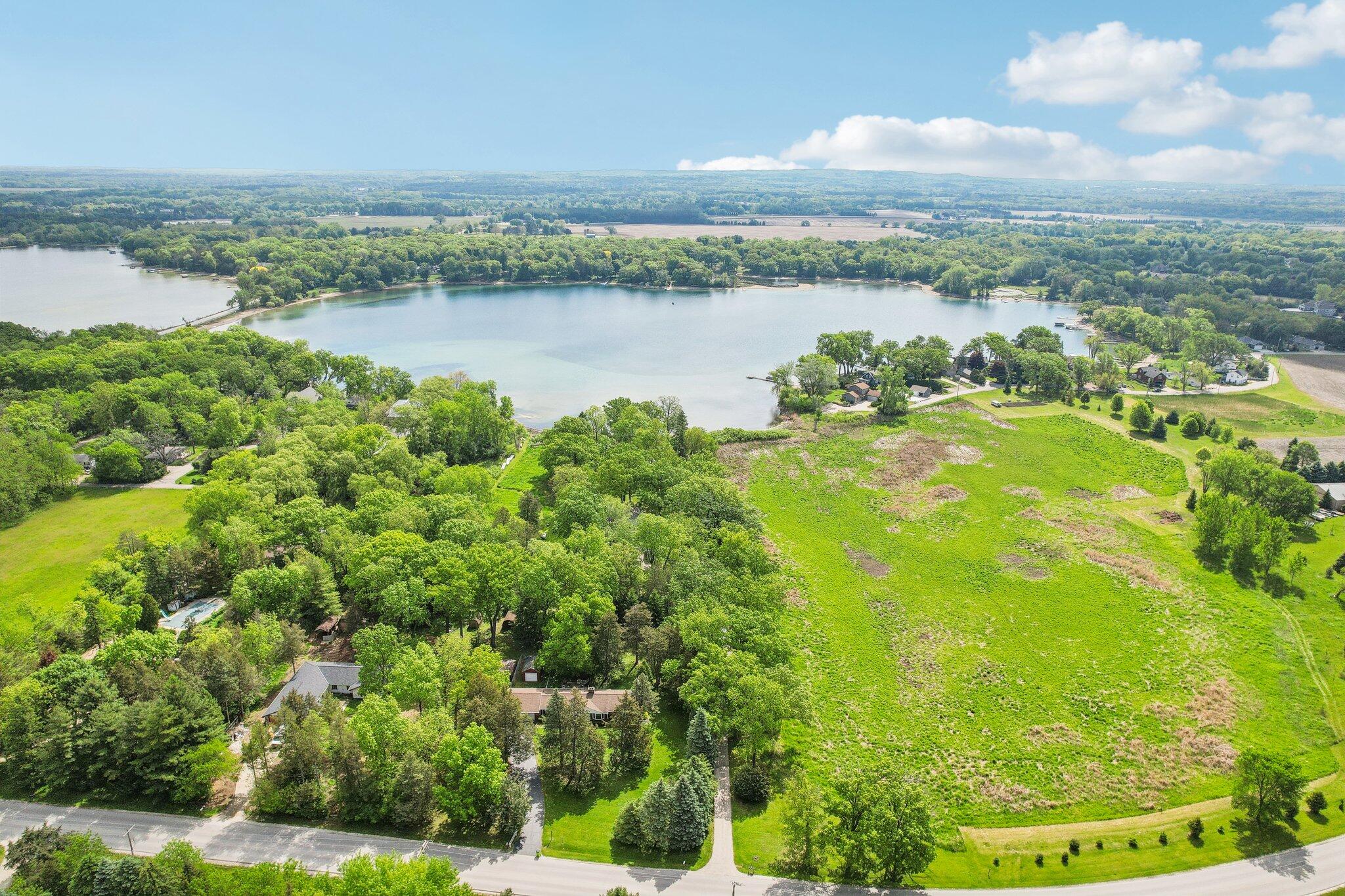 Wisconsin Lake Home for sale (MLS#: 1920178) at 954 N Dousman Rd, in Summit, Wisconsin. (73 of 77)