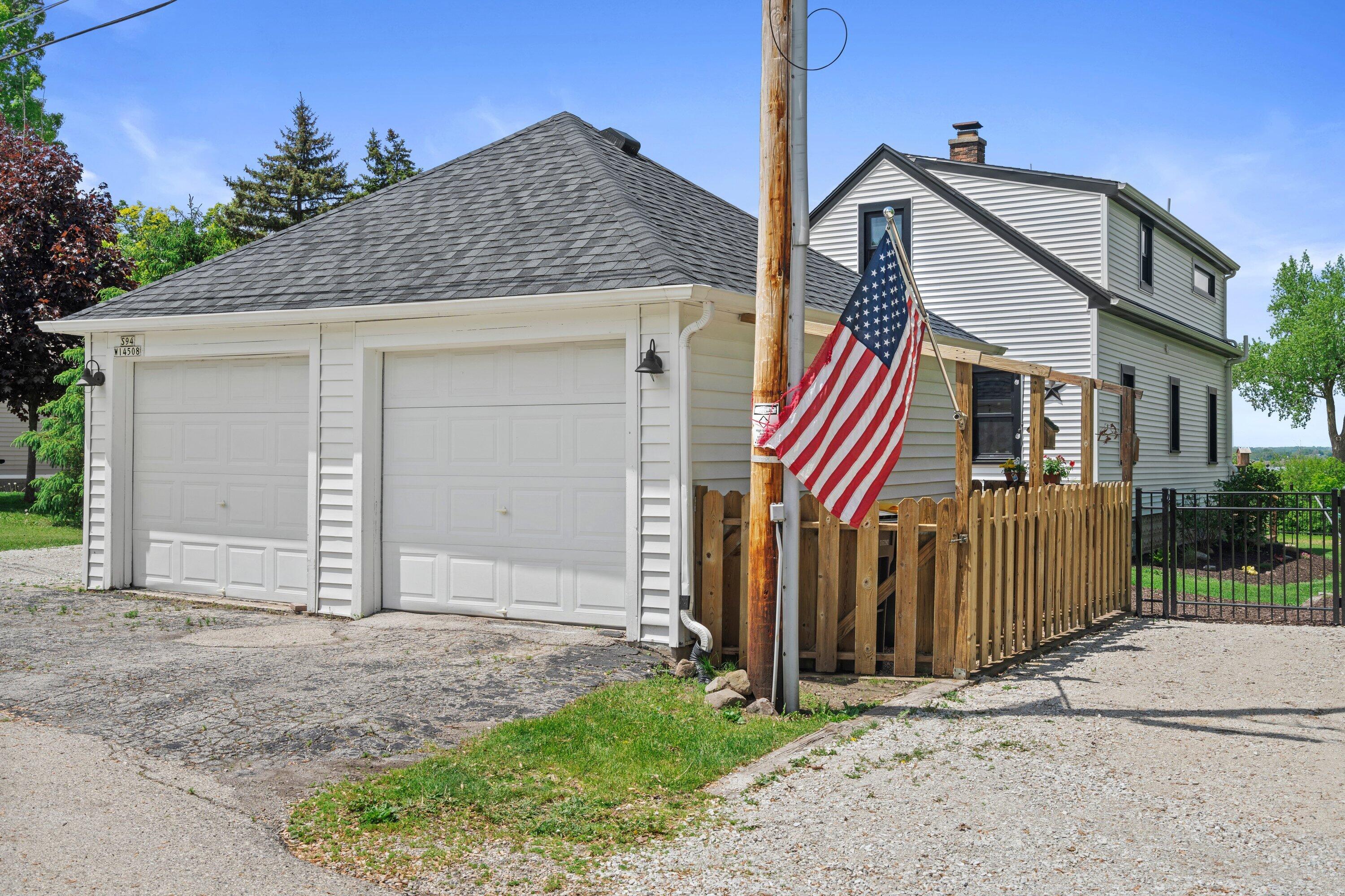 Wisconsin Lake Home for sale (MLS#: 1920195) at S94W14508  Groveway Ln, in Muskego, Wisconsin. (60 of 81)