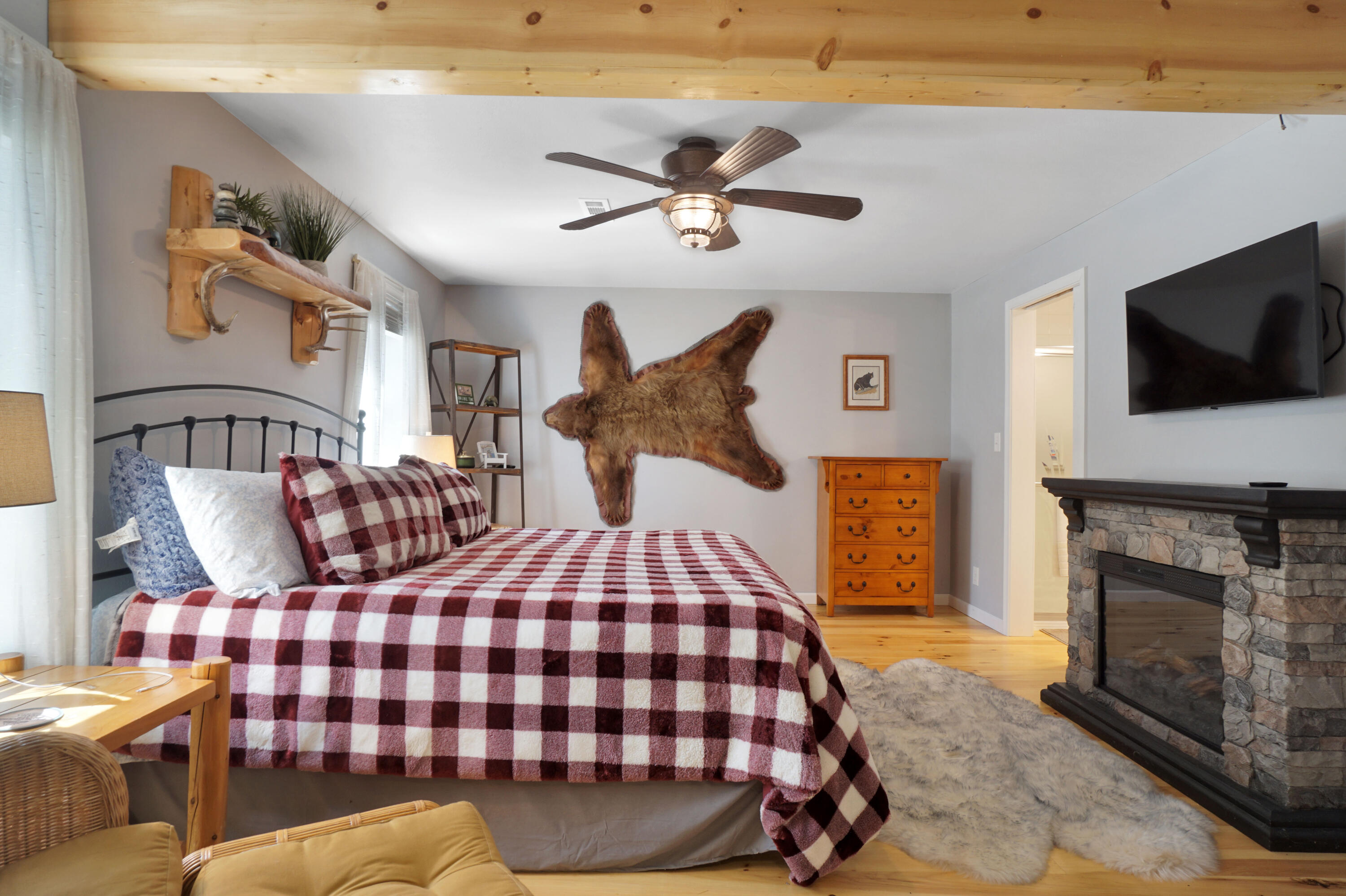 Wisconsin Lake Home for sale (MLS#: 1920325) at 1014  Long Bow Ct, in Rome, Wisconsin. (16 of 38)