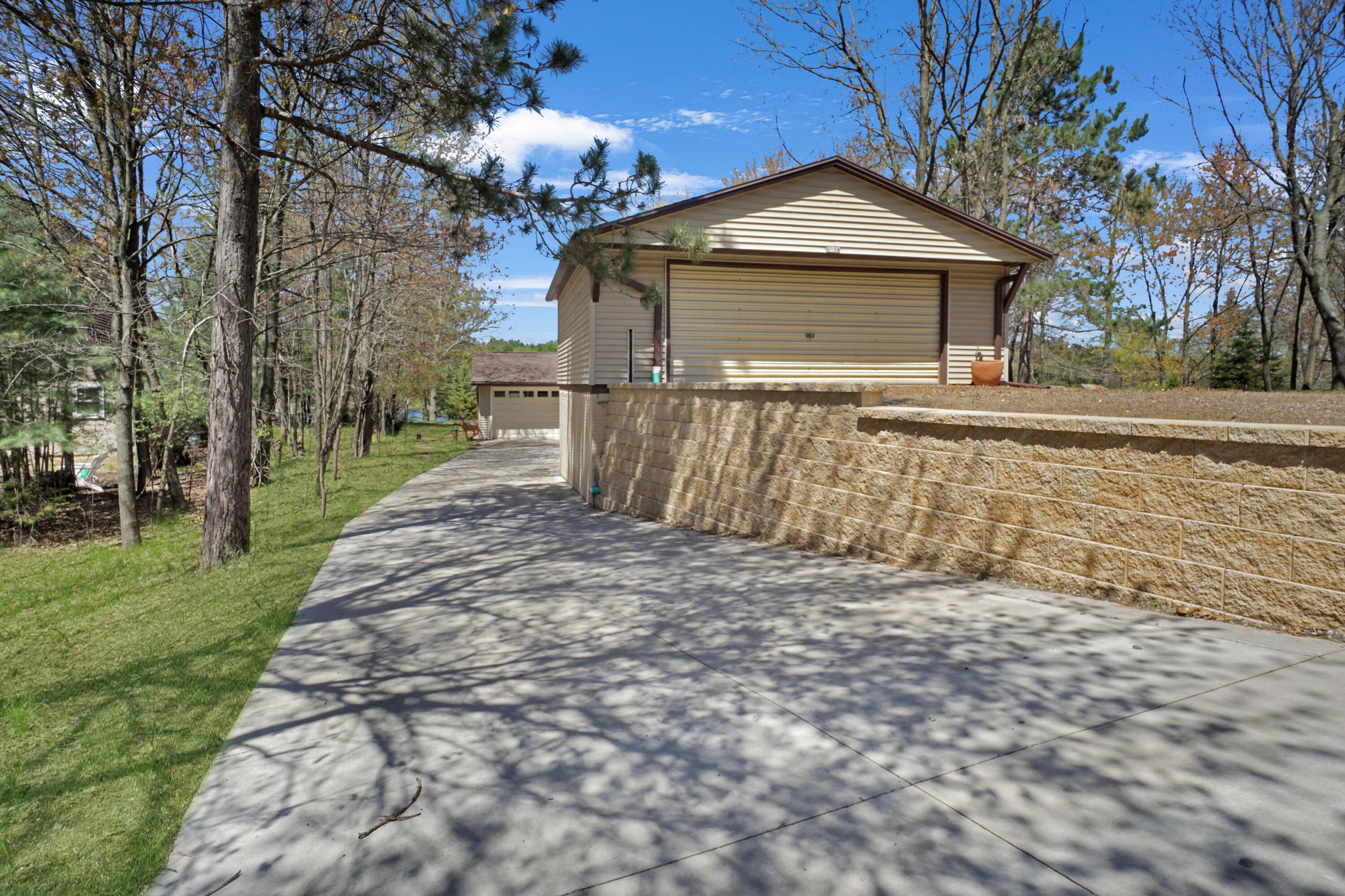 Wisconsin Lake Home for sale (MLS#: 1920325) at 1014  Long Bow Ct, in Rome, Wisconsin. (36 of 38)