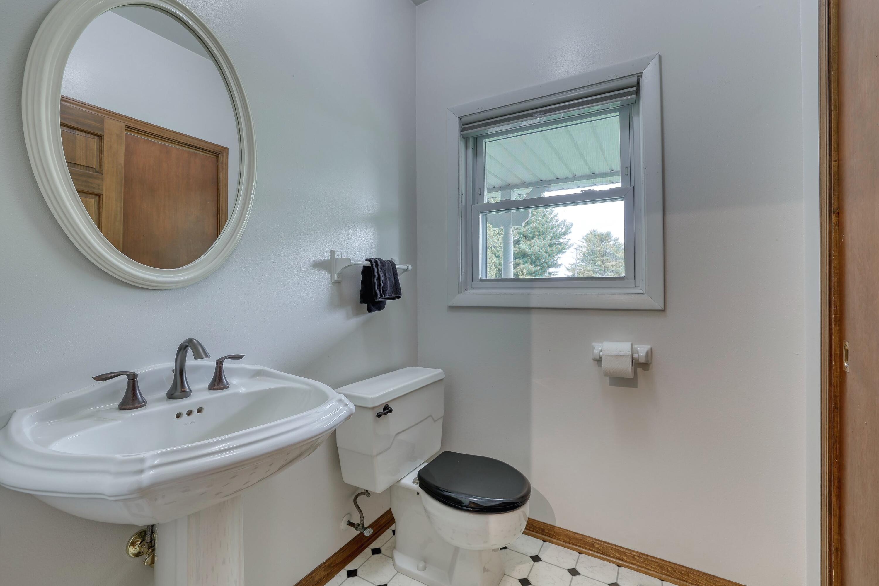 Wisconsin Lake Home for sale (MLS#: 1920385) at W1041  County Road O -, in Ashippun, Wisconsin. (13 of 62)