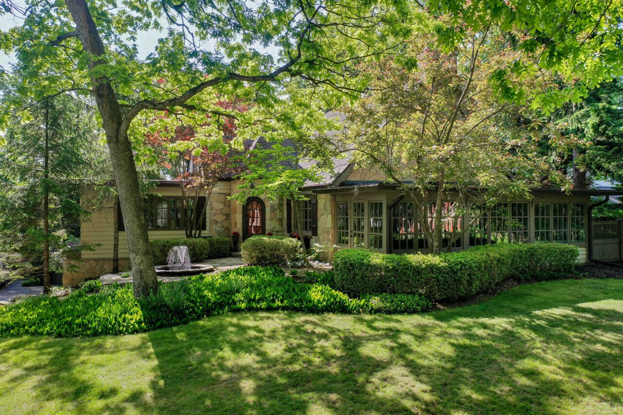 Wisconsin Lake Home for sale (MLS#: 1920399) at 933  Juneau Dr, in Fontana, Wisconsin. (1 of 51)