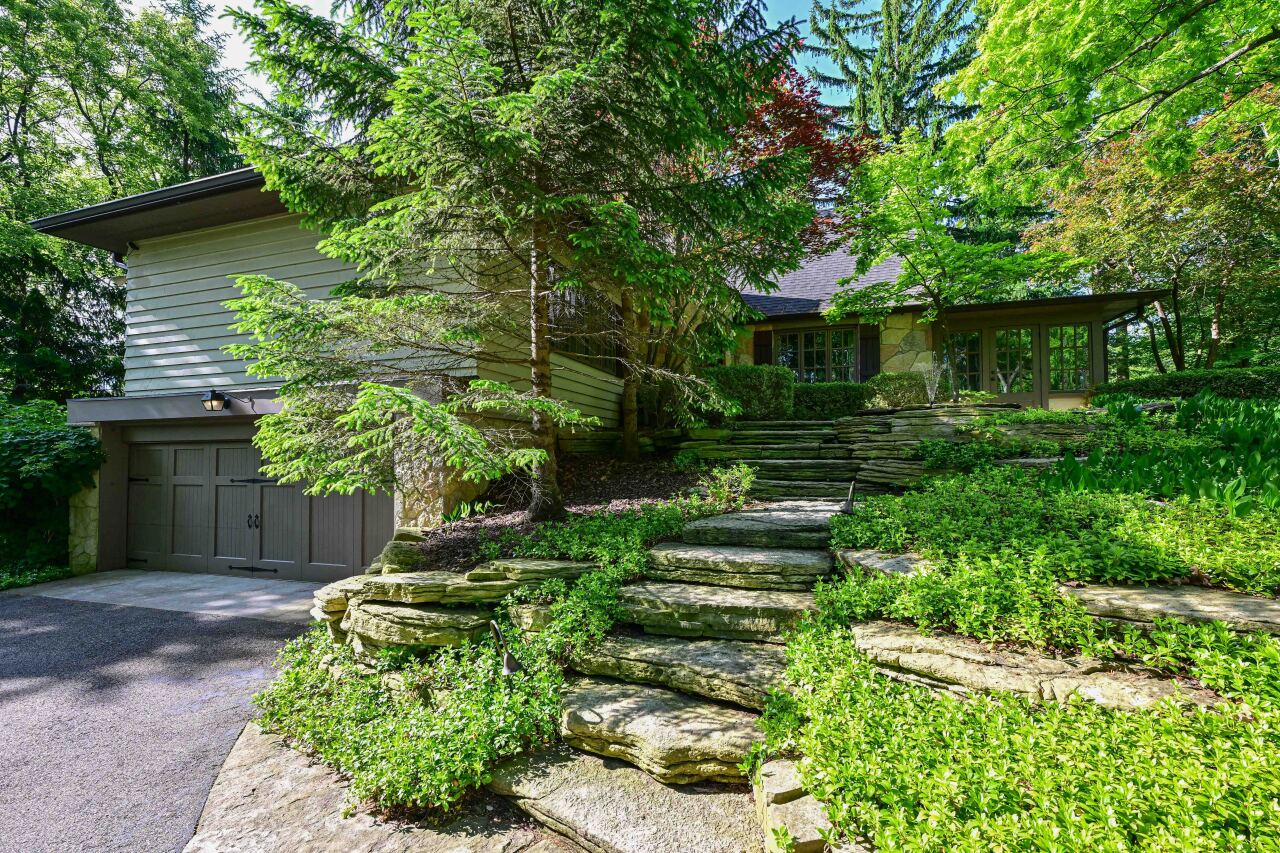 Wisconsin Lake Home for sale (MLS#: 1920399) at 933  Juneau Dr, in Fontana, Wisconsin. (2 of 51)