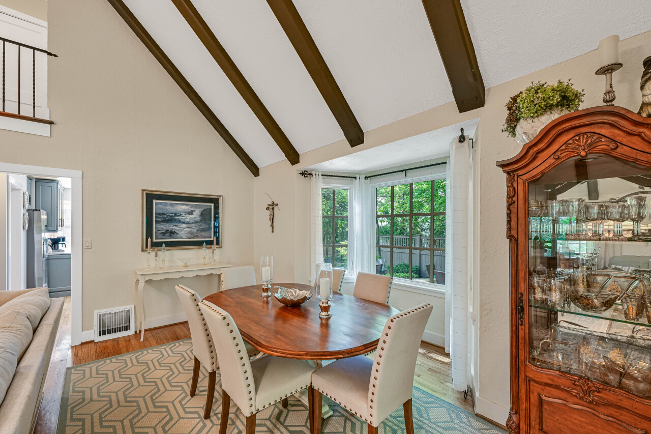 Wisconsin Lake Home for sale (MLS#: 1920399) at 933  Juneau Dr, in Fontana, Wisconsin. (11 of 51)