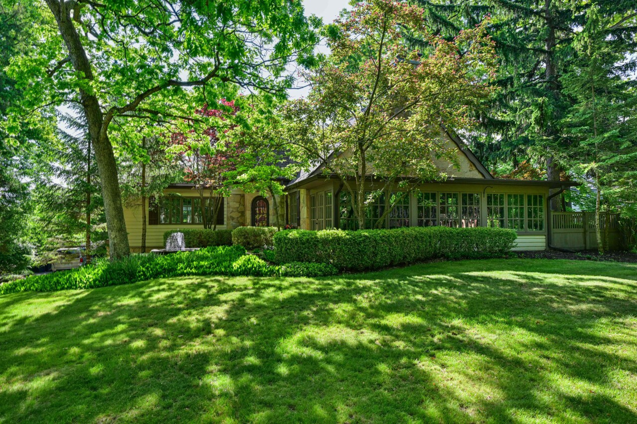Wisconsin Lake Home for sale (MLS#: 1920399) at 933  Juneau Dr, in Fontana, Wisconsin. (3 of 51)