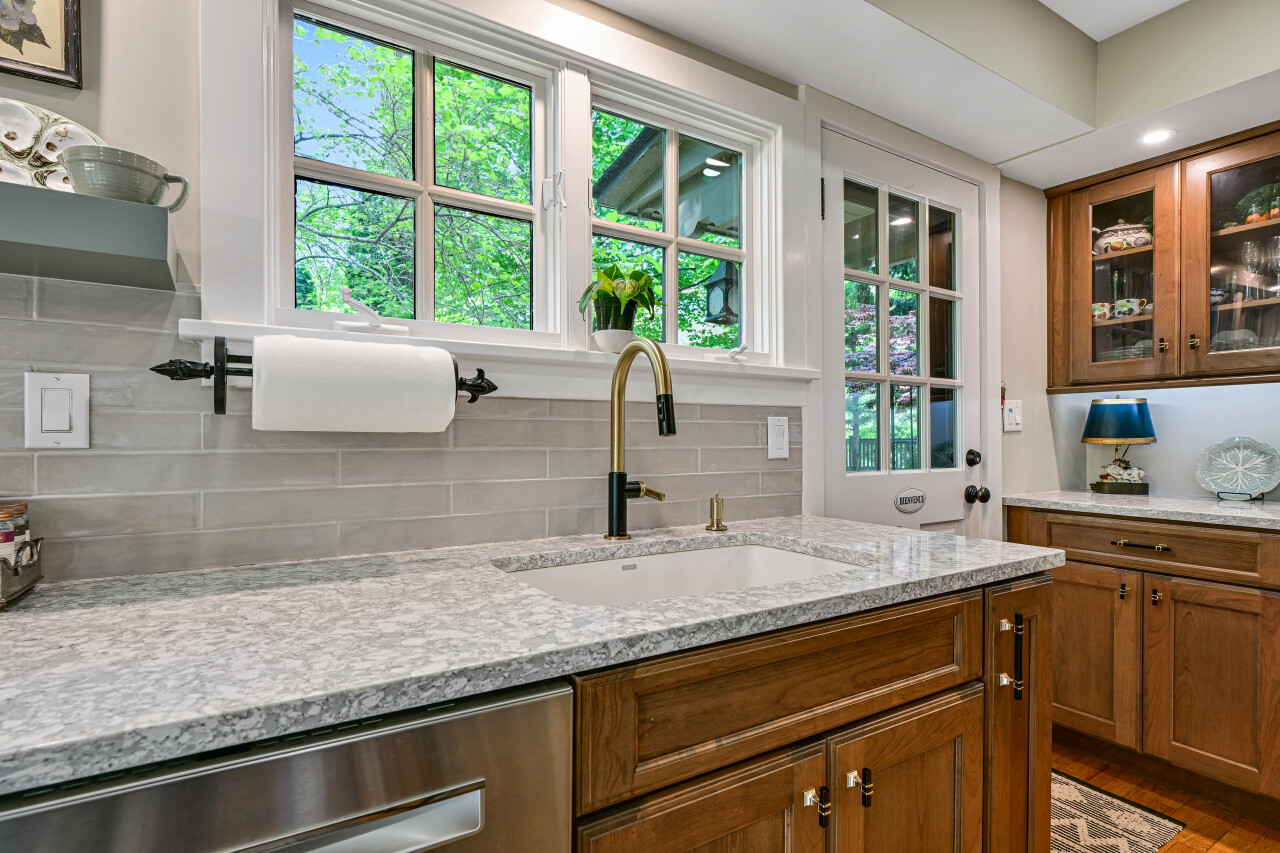 Wisconsin Lake Home for sale (MLS#: 1920399) at 933  Juneau Dr, in Fontana, Wisconsin. (21 of 51)