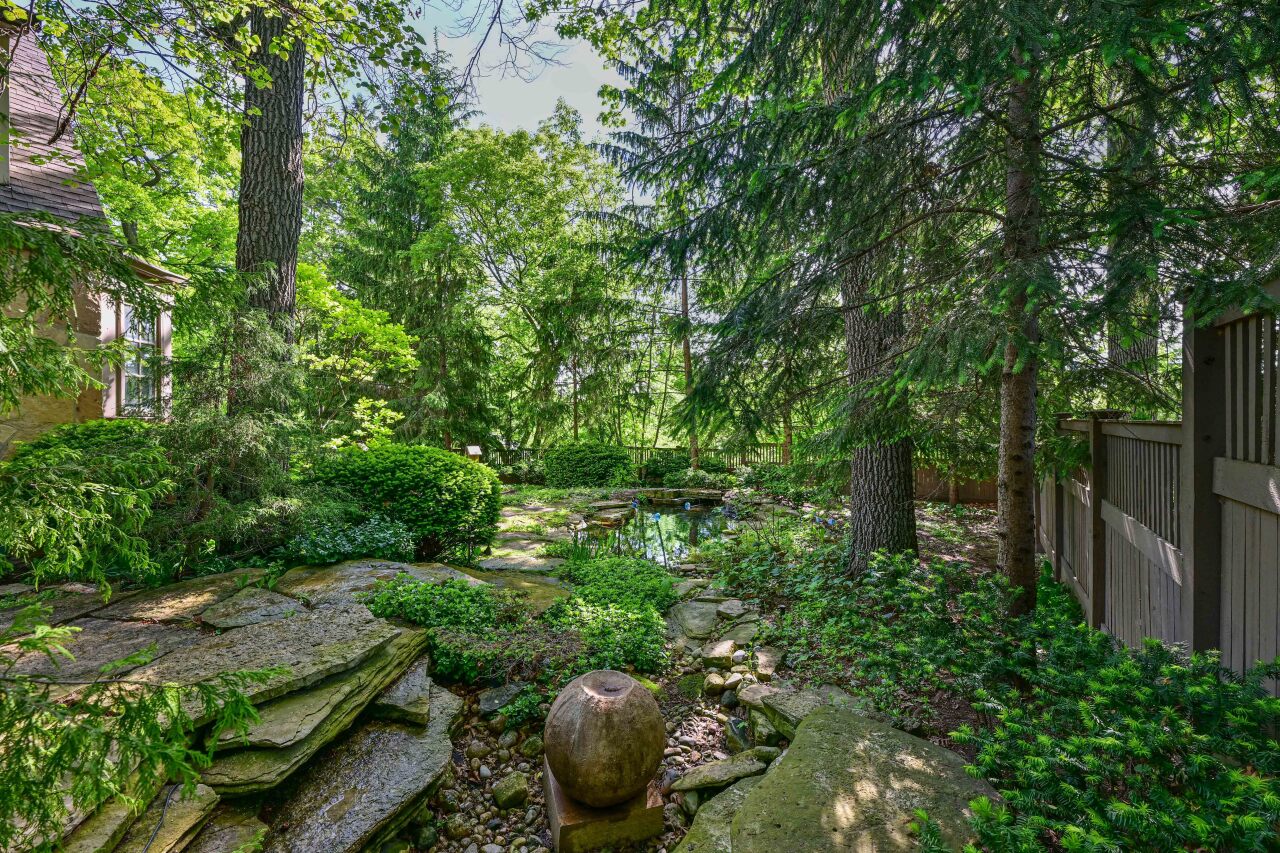 Wisconsin Lake Home for sale (MLS#: 1920399) at 933  Juneau Dr, in Fontana, Wisconsin. (23 of 51)