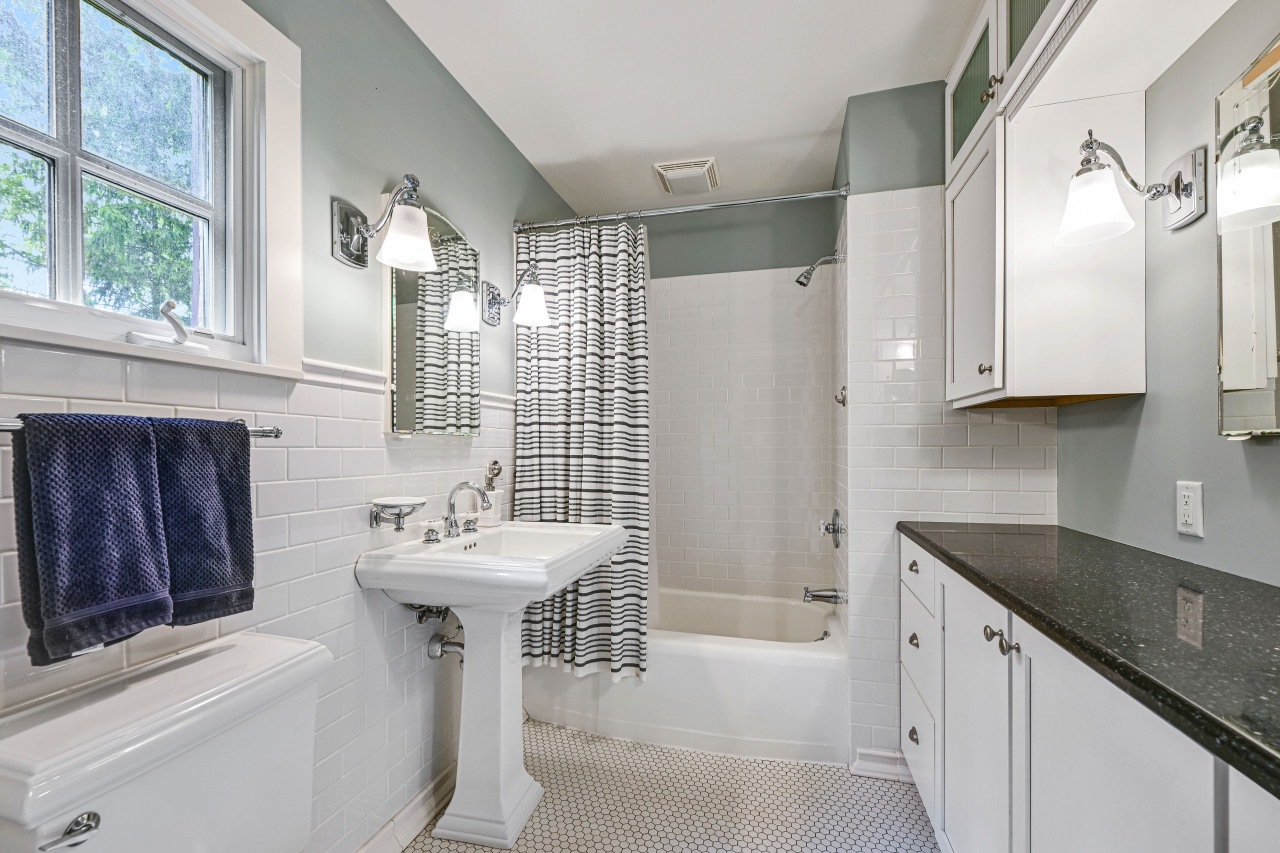 Wisconsin Lake Home for sale (MLS#: 1920399) at 933  Juneau Dr, in Fontana, Wisconsin. (29 of 51)