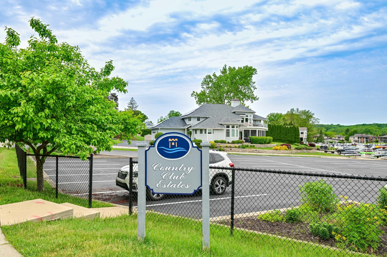 Wisconsin Lake Home for sale (MLS#: 1920399) at 933  Juneau Dr, in Fontana, Wisconsin. (43 of 51)