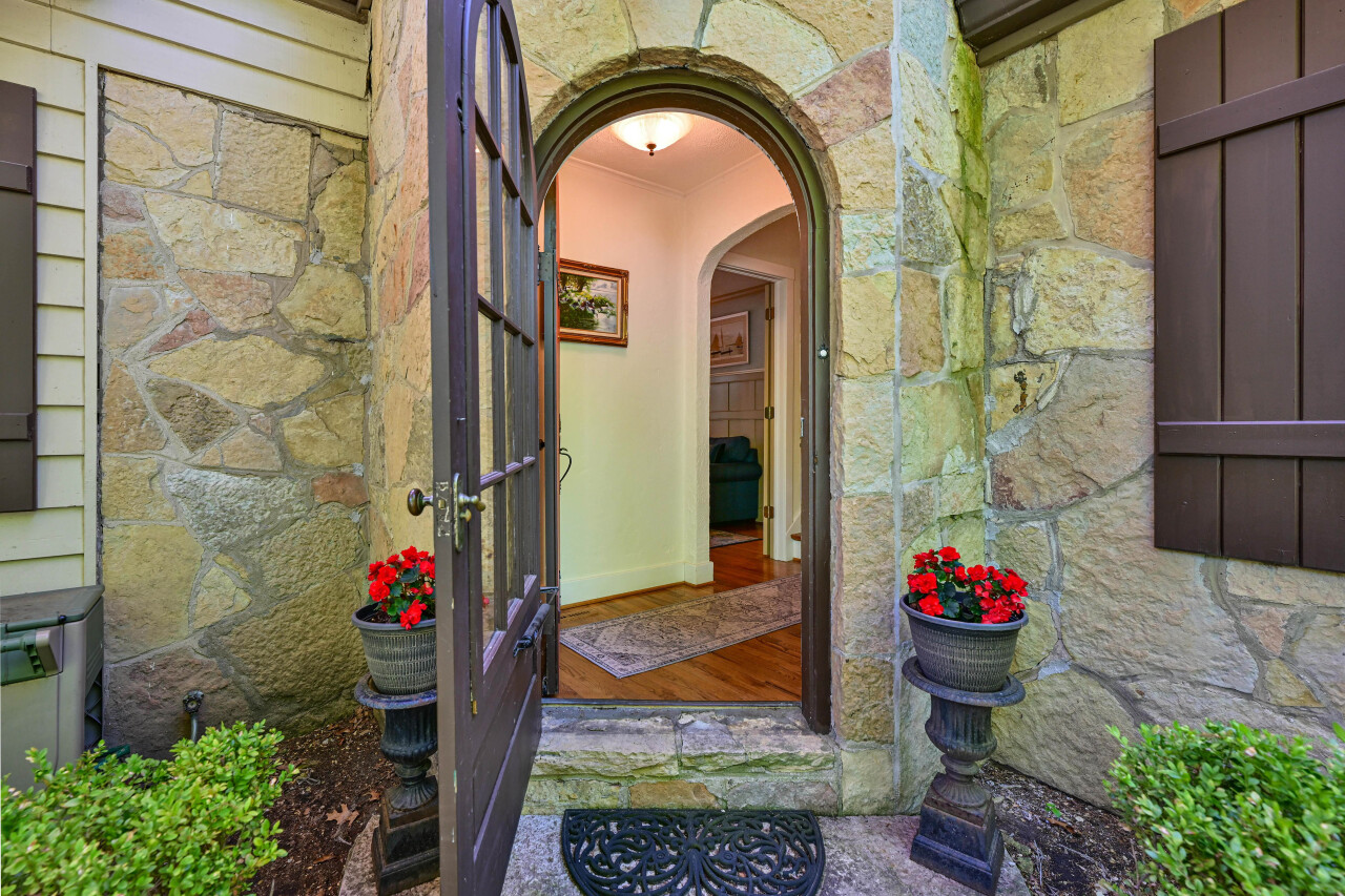 Wisconsin Lake Home for sale (MLS#: 1920399) at 933  Juneau Dr, in Fontana, Wisconsin. (6 of 51)