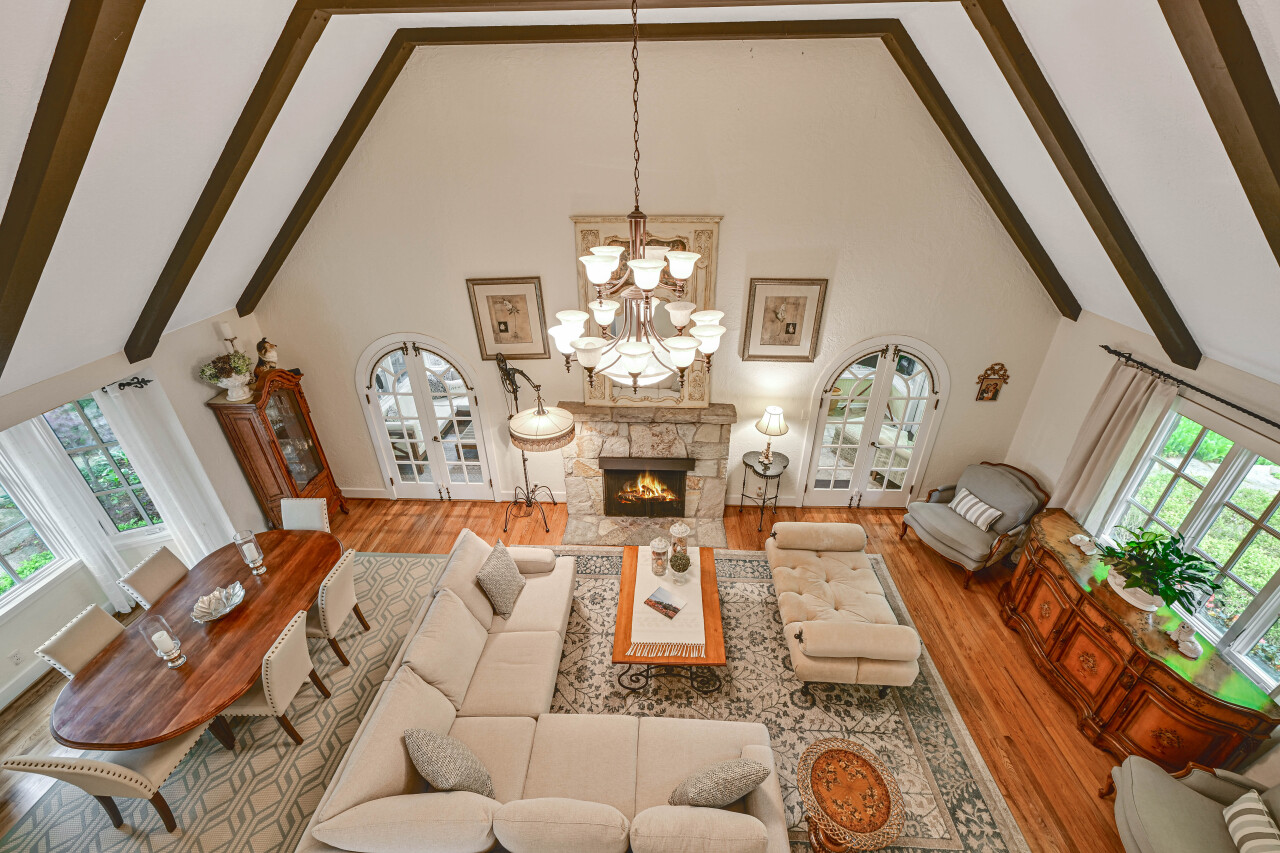 Wisconsin Lake Home for sale (MLS#: 1920399) at 933  Juneau Dr, in Fontana, Wisconsin. (9 of 51)