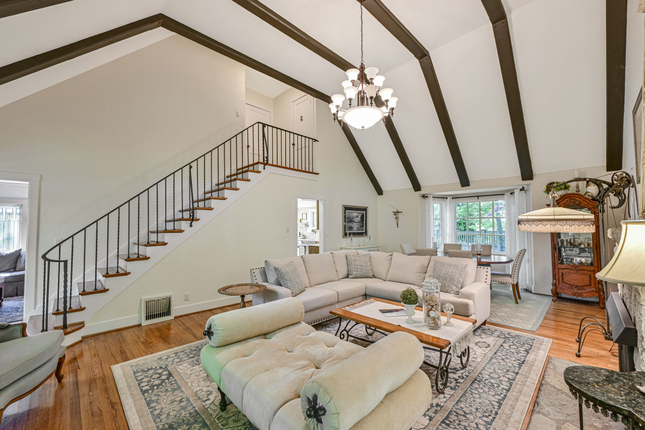 Wisconsin Lake Home for sale (MLS#: 1920399) at 933  Juneau Dr, in Fontana, Wisconsin. (10 of 51)