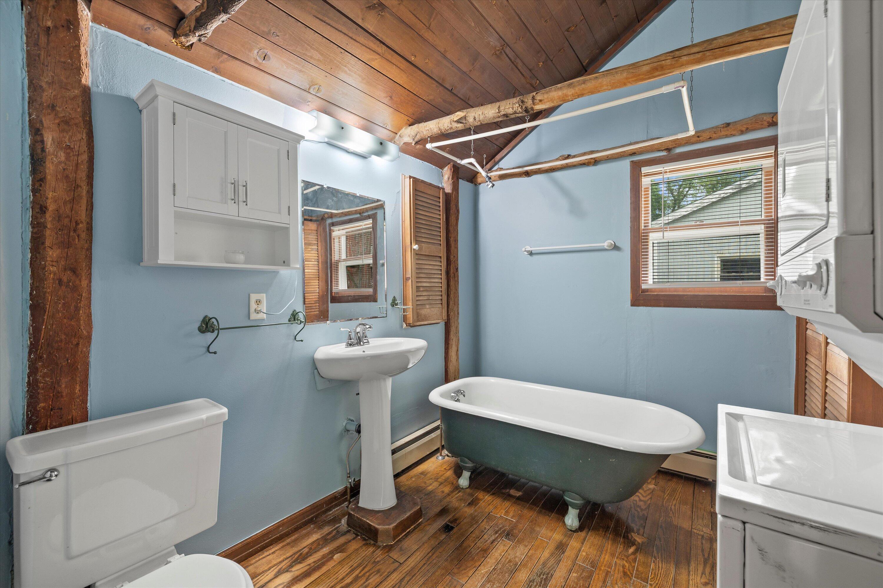 Wisconsin Lake Home for sale (MLS#: 1920629) at 794  Emerald Dr, in Erin, Wisconsin. (20 of 45)