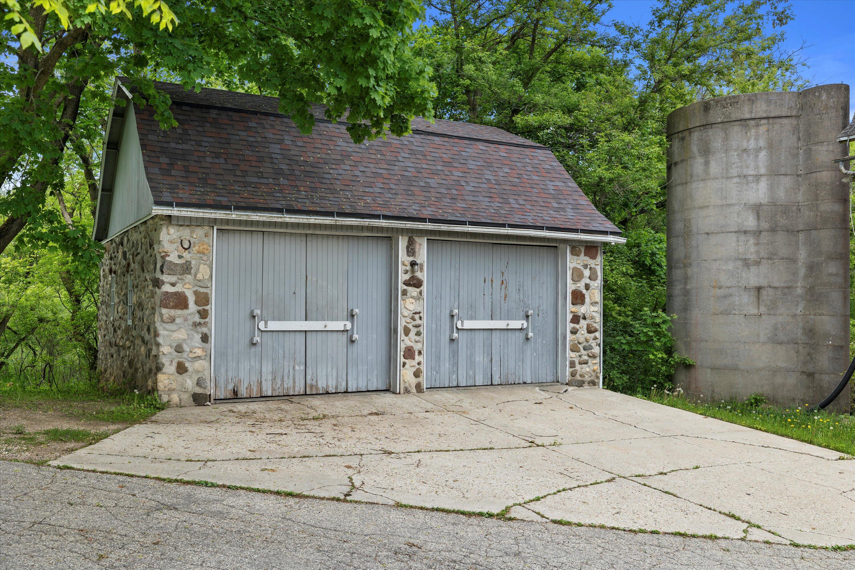 Wisconsin Lake Home for sale (MLS#: 1920629) at 794  Emerald Dr, in Erin, Wisconsin. (4 of 45)