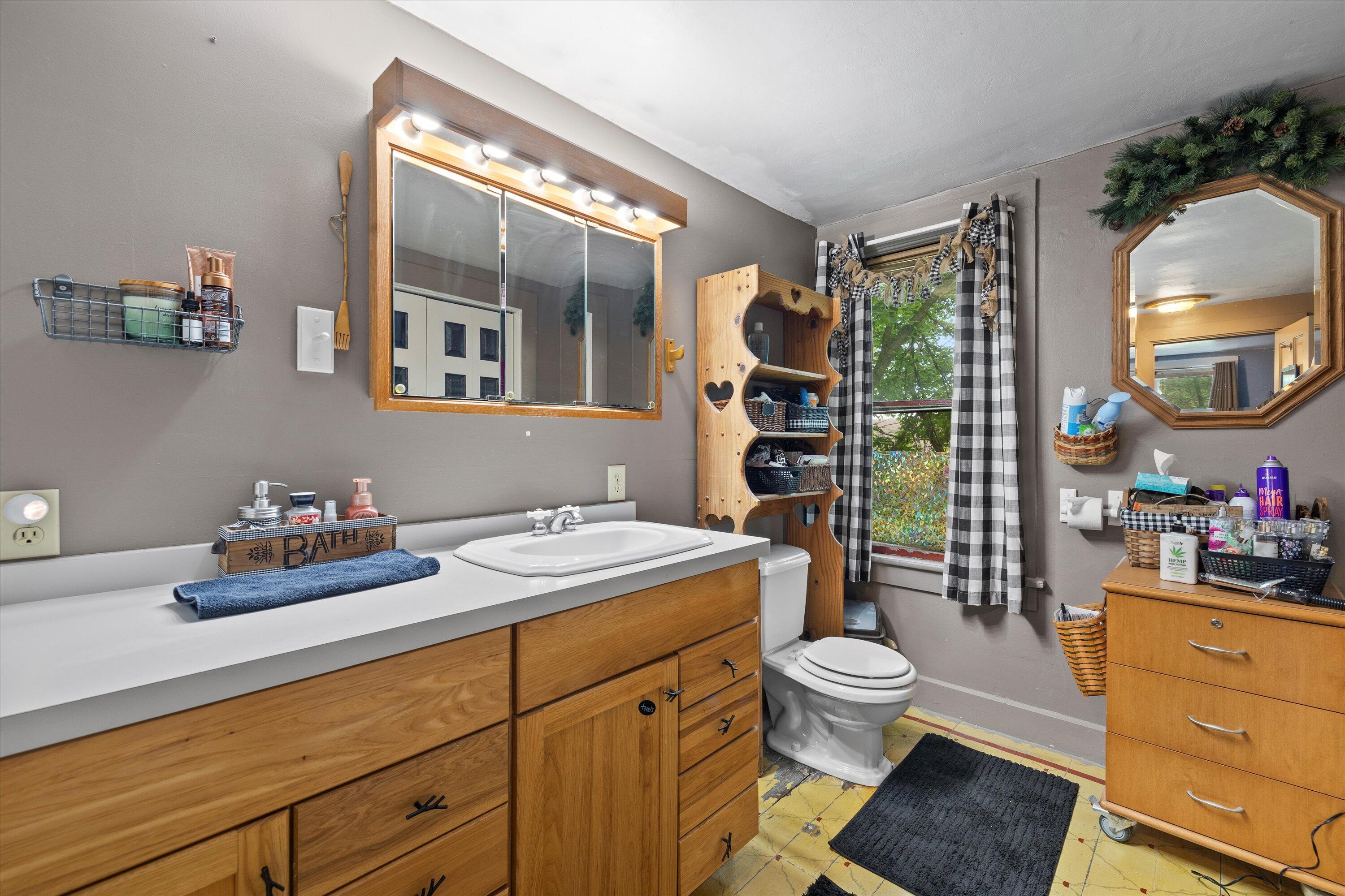 Wisconsin Lake Home for sale (MLS#: 1920629) at 794  Emerald Dr, in Erin, Wisconsin. (34 of 45)