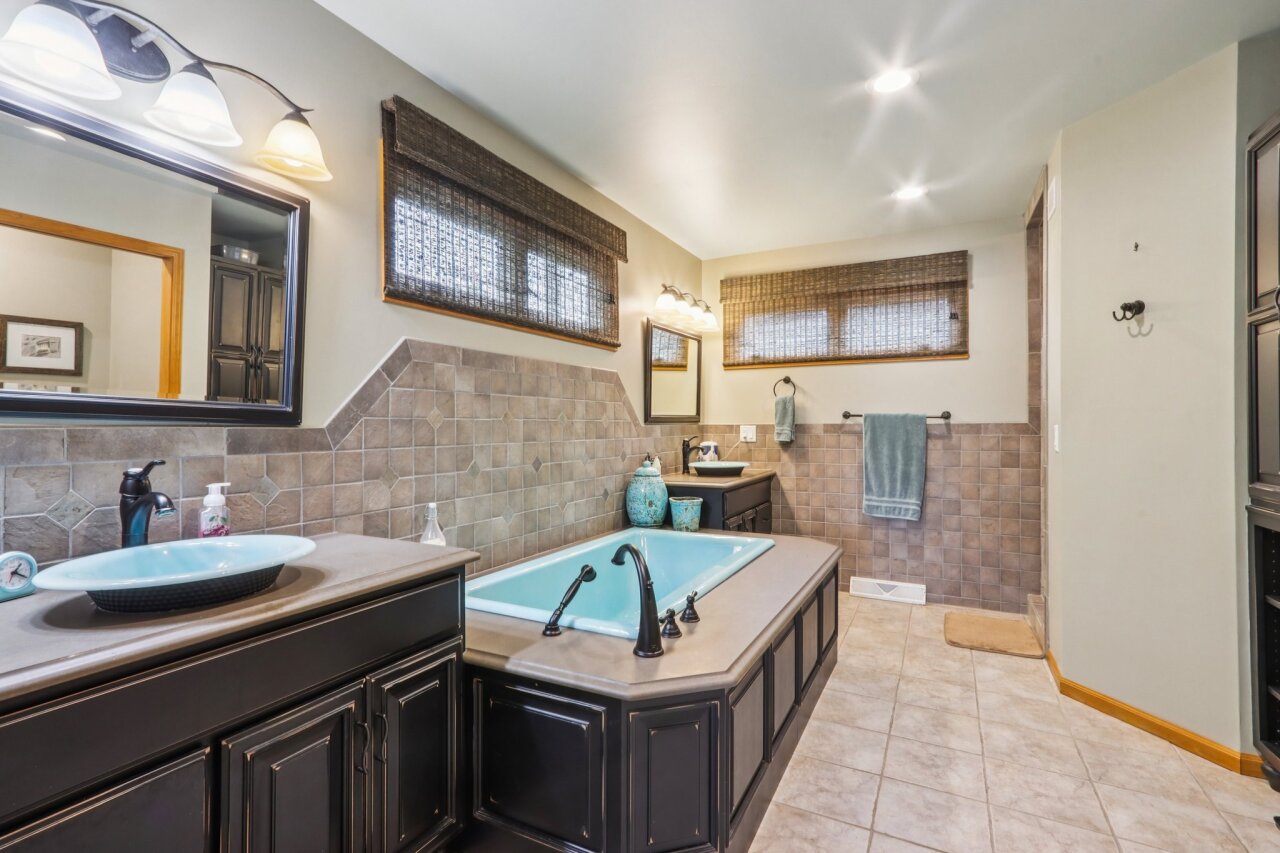 Wisconsin Lake Home for sale (MLS#: 1920640) at W1446  South Shore Dr, in Palmyra, Wisconsin. (21 of 92)