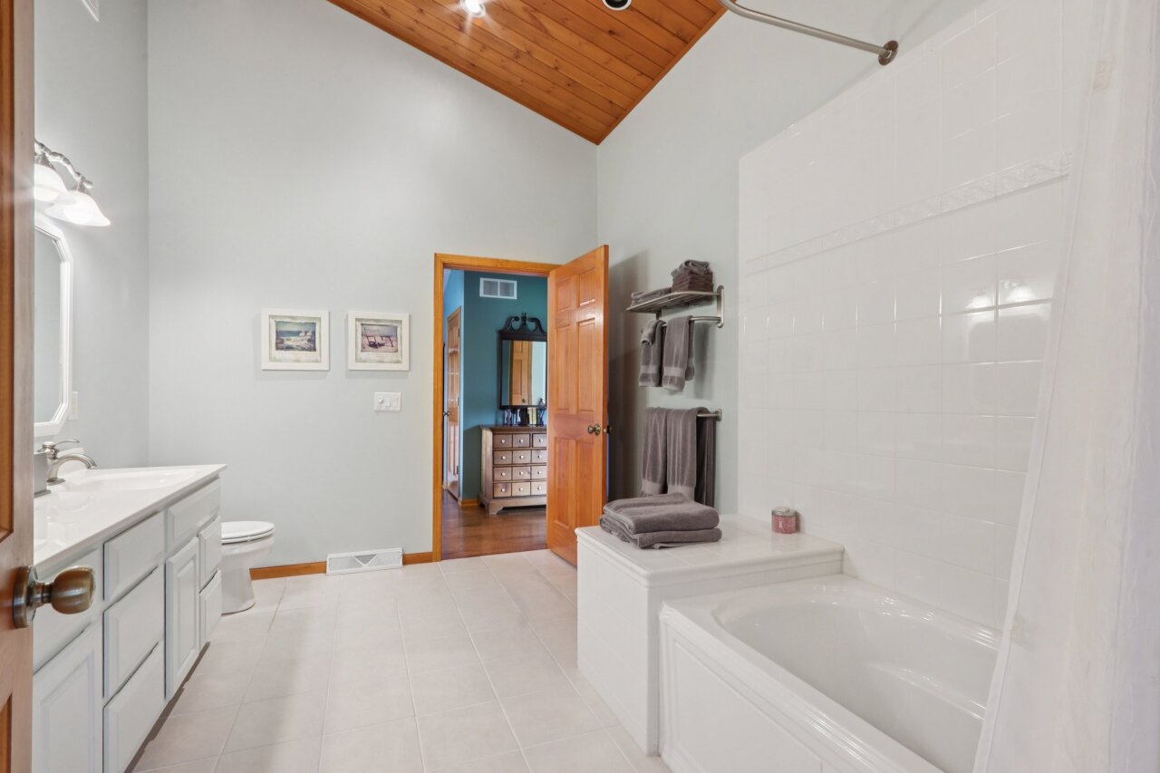 Wisconsin Lake Home for sale (MLS#: 1920640) at W1446  South Shore Dr, in Palmyra, Wisconsin. (33 of 92)