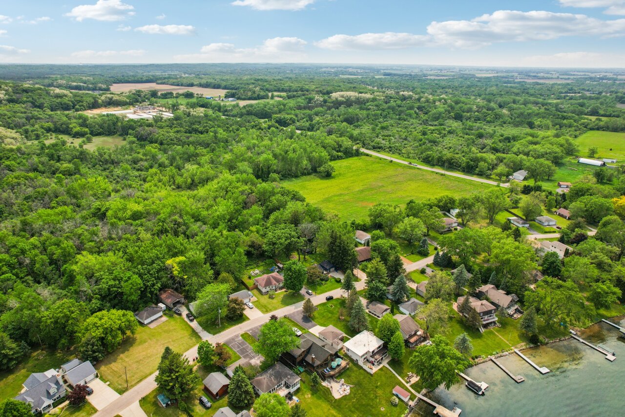 Wisconsin Lake Home for sale (MLS#: 1920640) at W1446  South Shore Dr, in Palmyra, Wisconsin. (76 of 92)