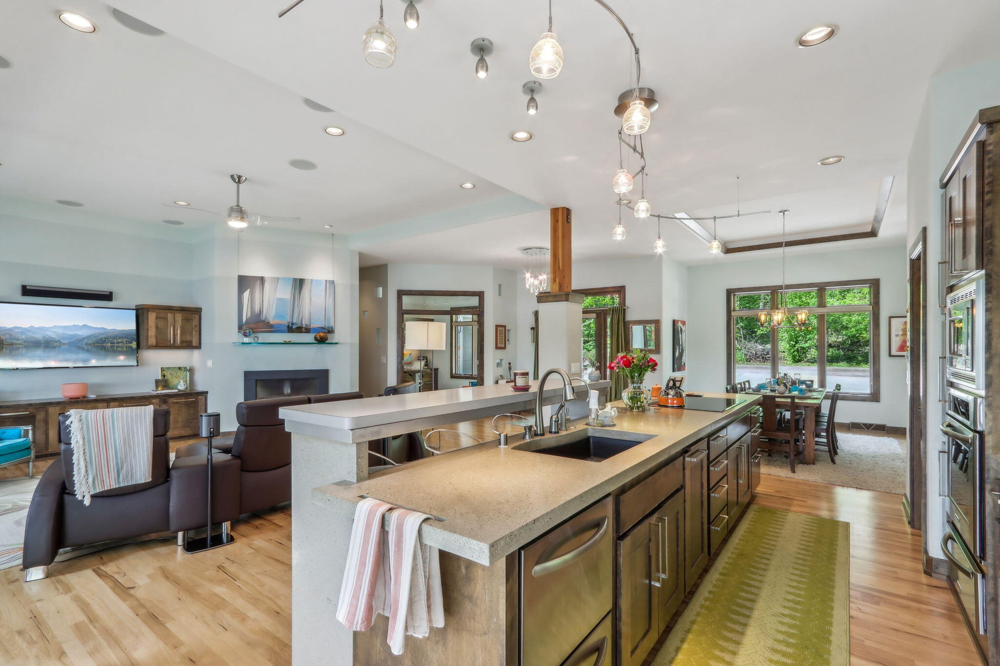Wisconsin Lake Home for sale (MLS#: 1920815) at N5112 E Water St, in Hubbard, Wisconsin. (21 of 76)
