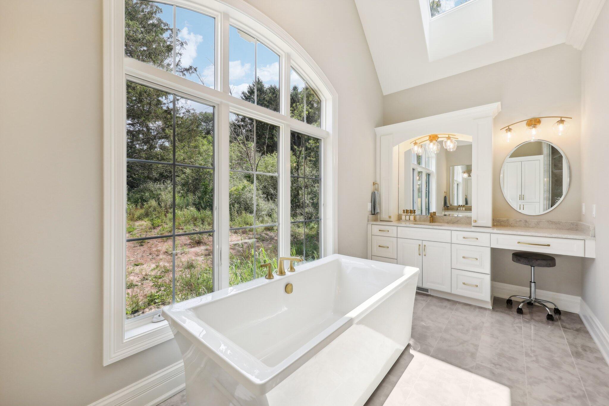 Wisconsin Lake Home for sale (MLS#: 1920930) at 10031 N Range Line Rd, in Mequon, Wisconsin. (44 of 118)