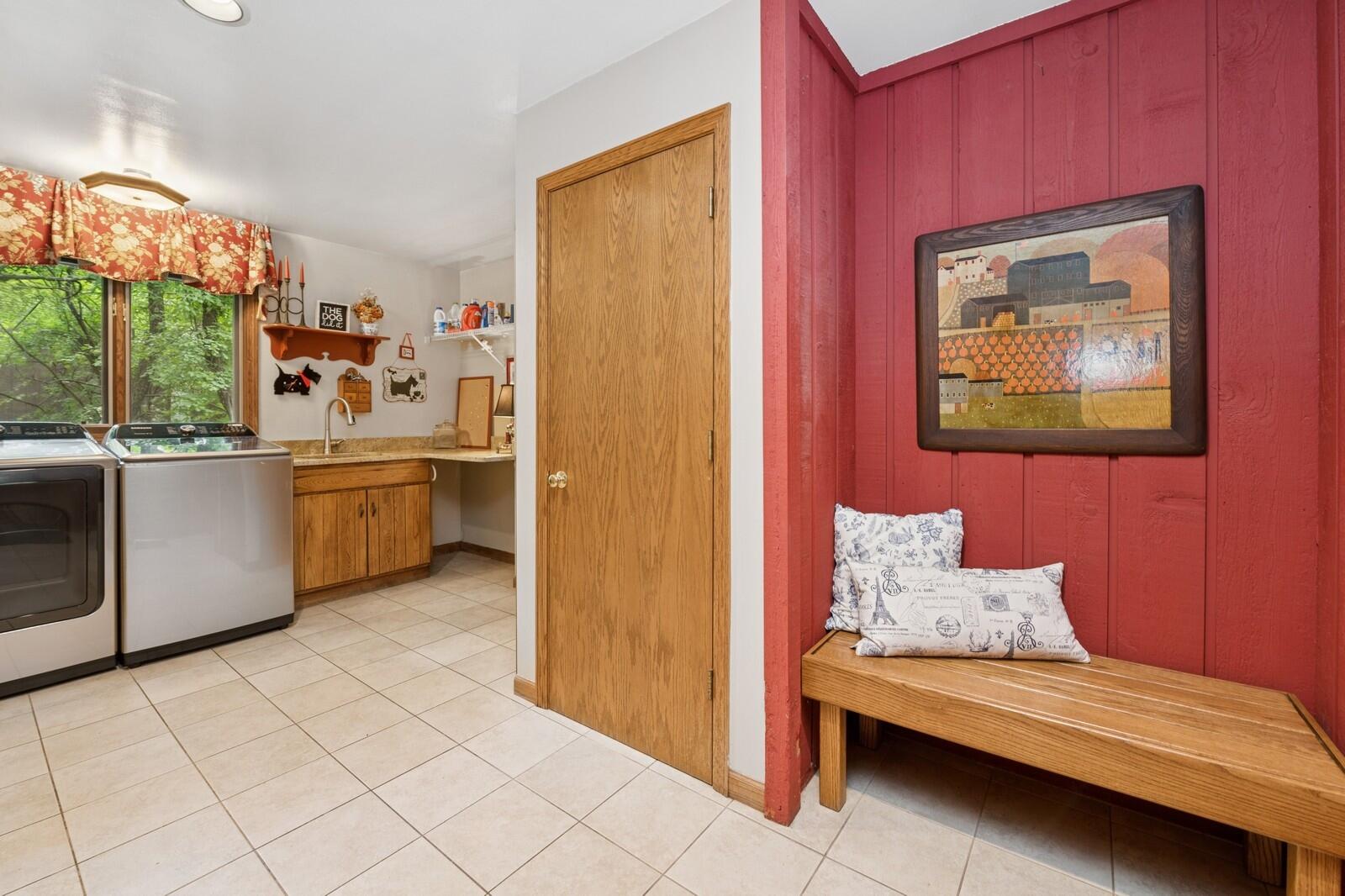 Wisconsin Lake Home for sale (MLS#: 1920977) at 982  Tarrant Dr, in Fontana, Wisconsin. (15 of 42)