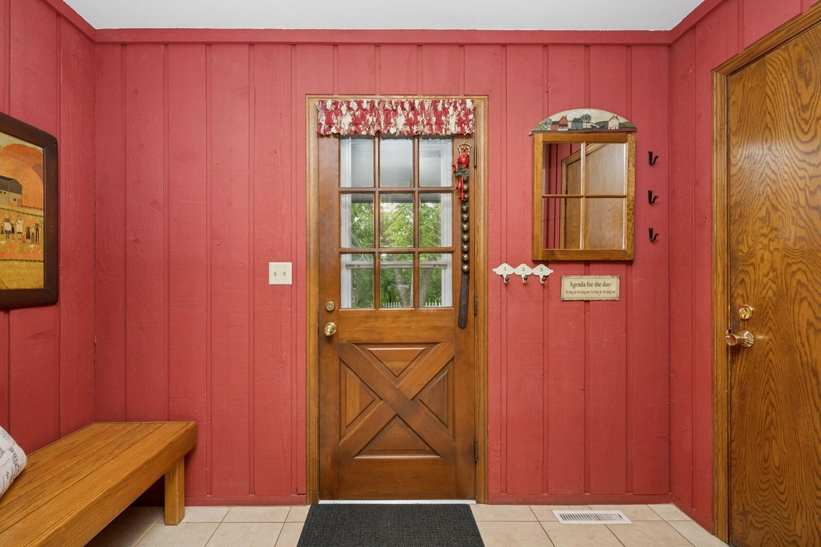 Wisconsin Lake Home for sale (MLS#: 1920977) at 982  Tarrant Dr, in Fontana, Wisconsin. (16 of 42)