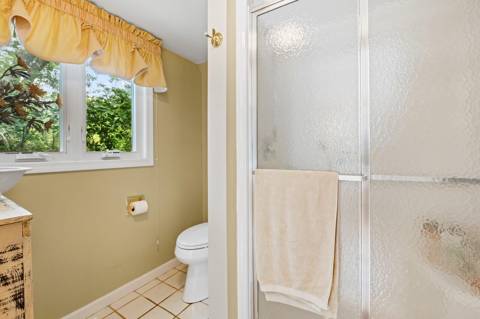 Wisconsin Lake Home for sale (MLS#: 1920977) at 982  Tarrant Dr, in Fontana, Wisconsin. (21 of 42)