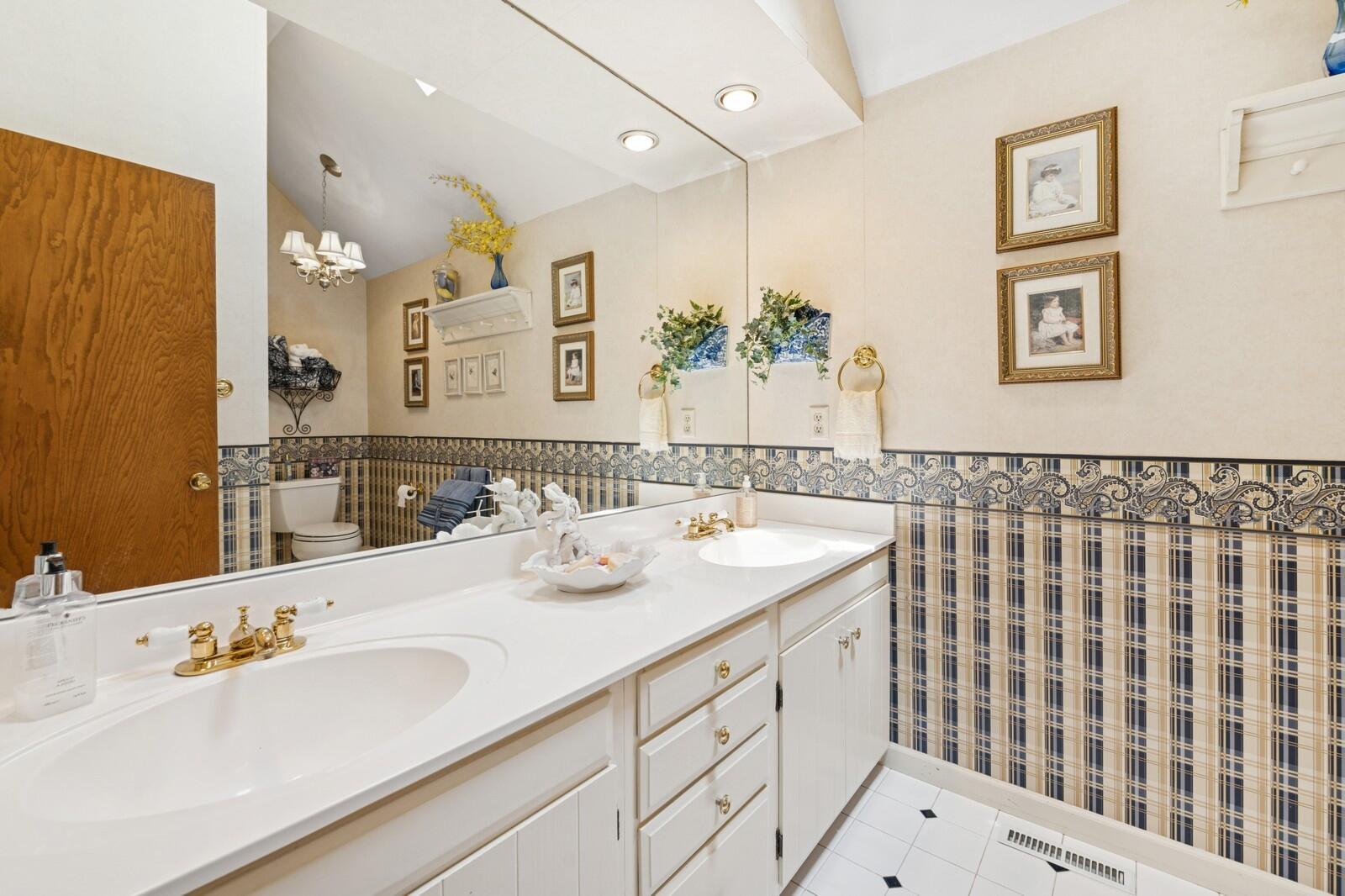 Wisconsin Lake Home for sale (MLS#: 1920977) at 982  Tarrant Dr, in Fontana, Wisconsin. (23 of 42)
