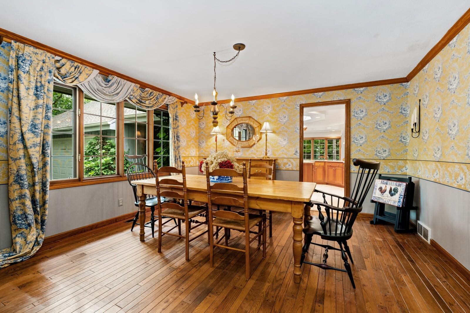 Wisconsin Lake Home for sale (MLS#: 1920977) at 982  Tarrant Dr, in Fontana, Wisconsin. (4 of 42)