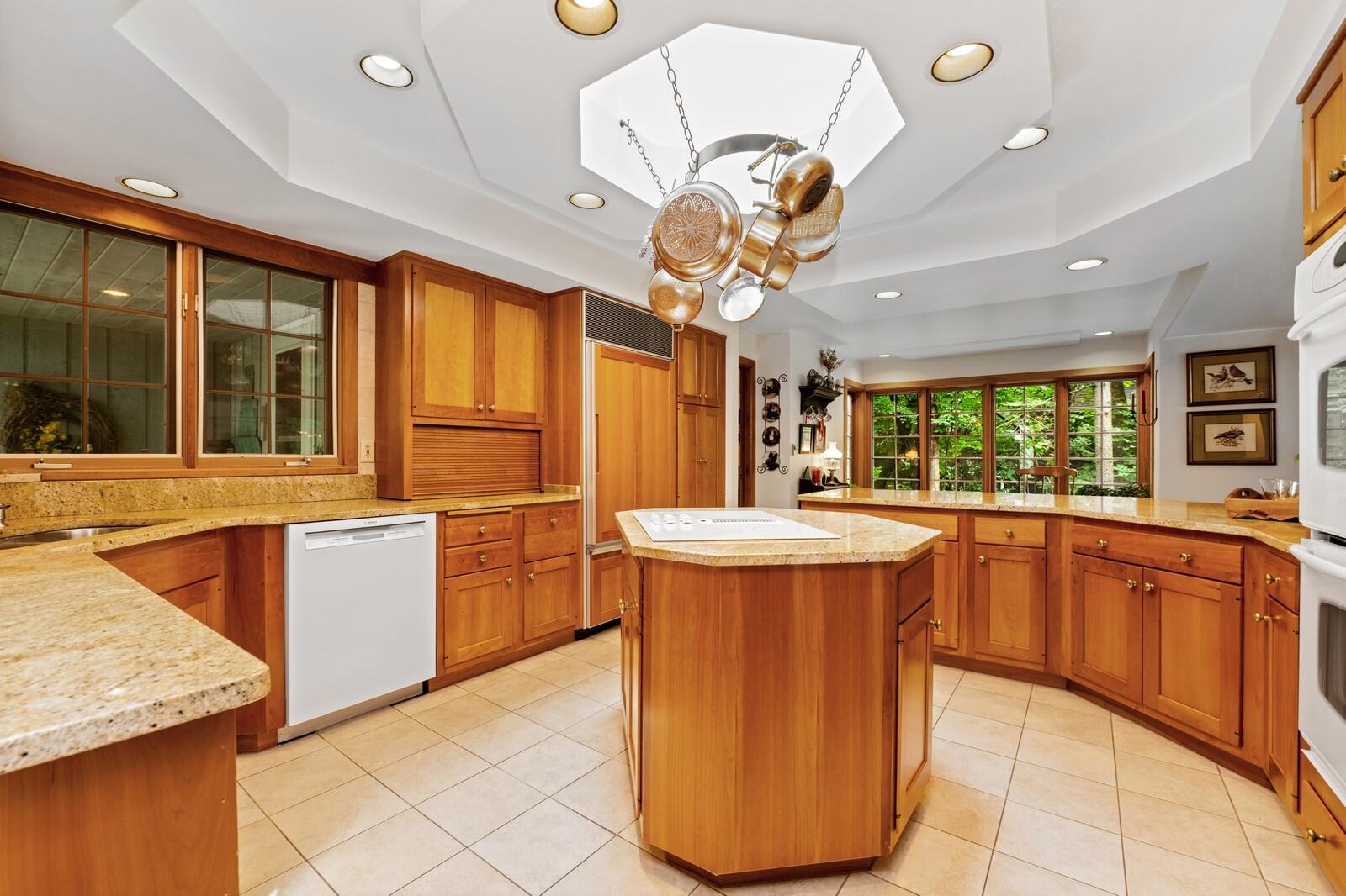 Wisconsin Lake Home for sale (MLS#: 1920977) at 982  Tarrant Dr, in Fontana, Wisconsin. (5 of 42)